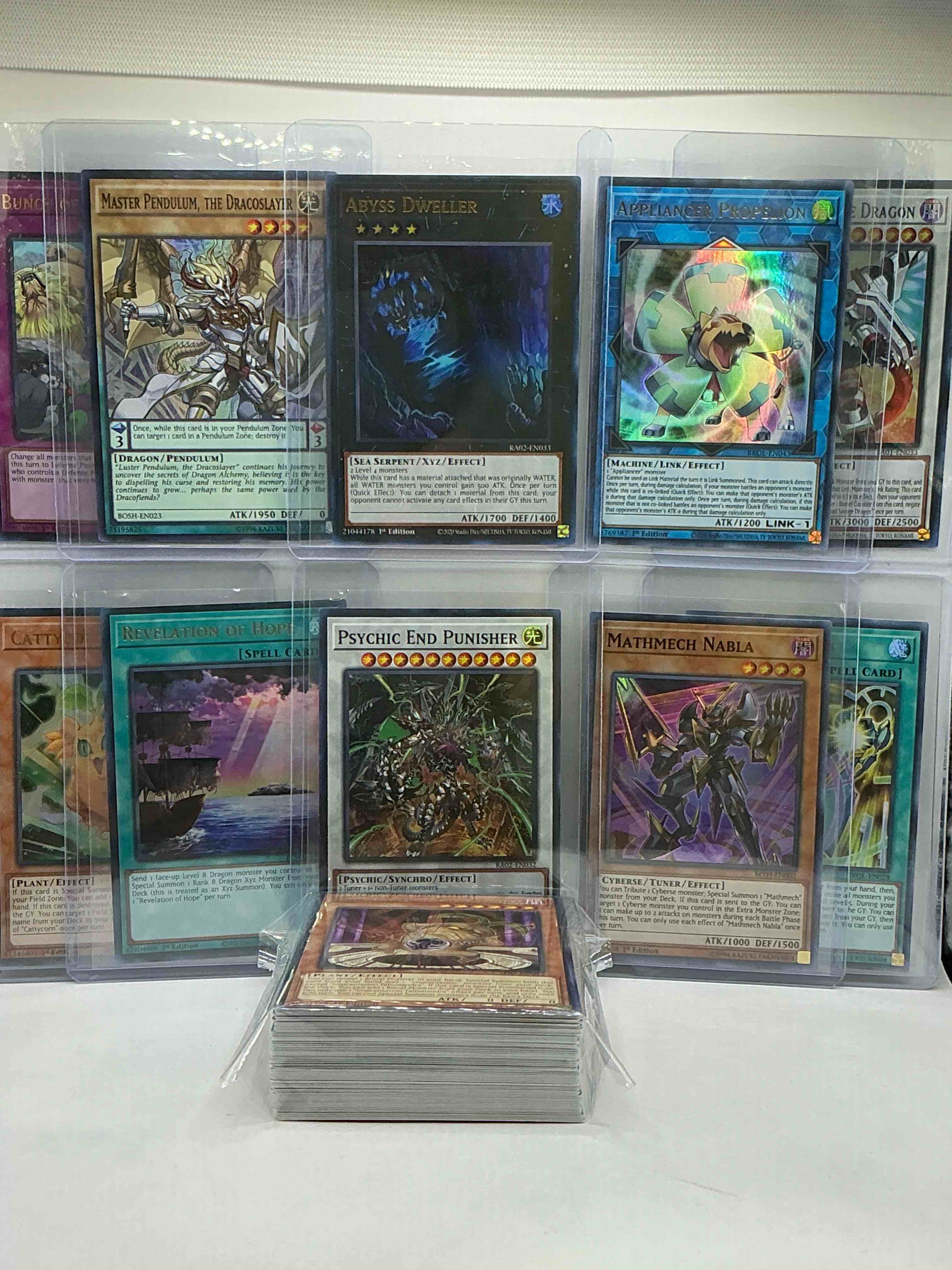 yu-gi-oh 50 card lot! join the craze of yu-gi-oh with these awesome cards! this 50 card lot includes the big three yu-gi-oh category cards, monsters, spells & traps! this 50 card lot includes some of all three! wow! perfect time to start collecting! 
