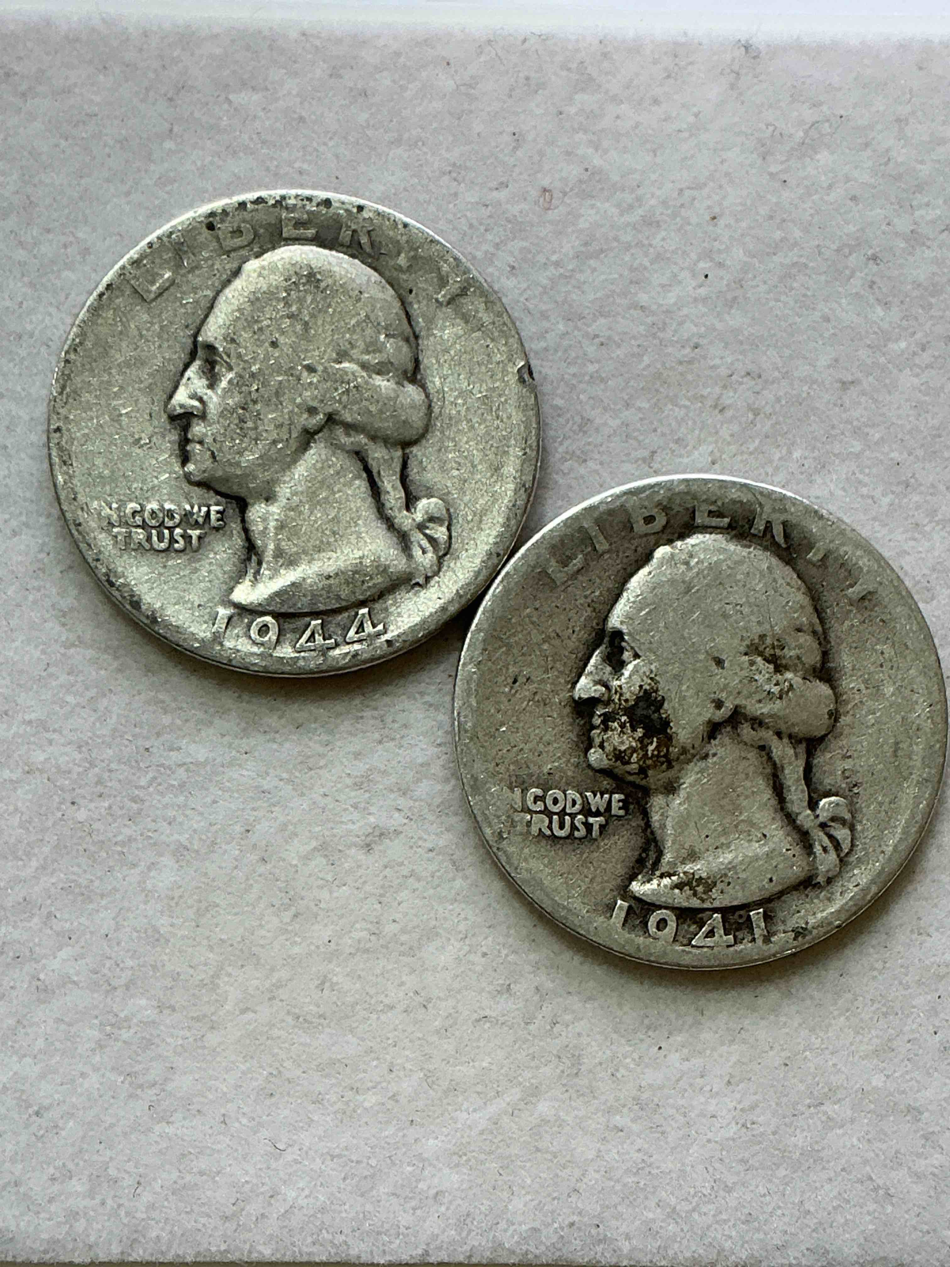 george washington brilliant circulated world war ii silver! pre 1965 u.s. quarter dollar coins were actually silver, here are great examples of awesome, pristine george washington silver quarter, stunning & circulated! rare mints! great for investing in precious metals! these coins were minted at 90% silver and 10% copper, giving them a net weight of .18084 ounces of pure silver per coin! very hard to find, stunning! invest in fine u.s. silver!