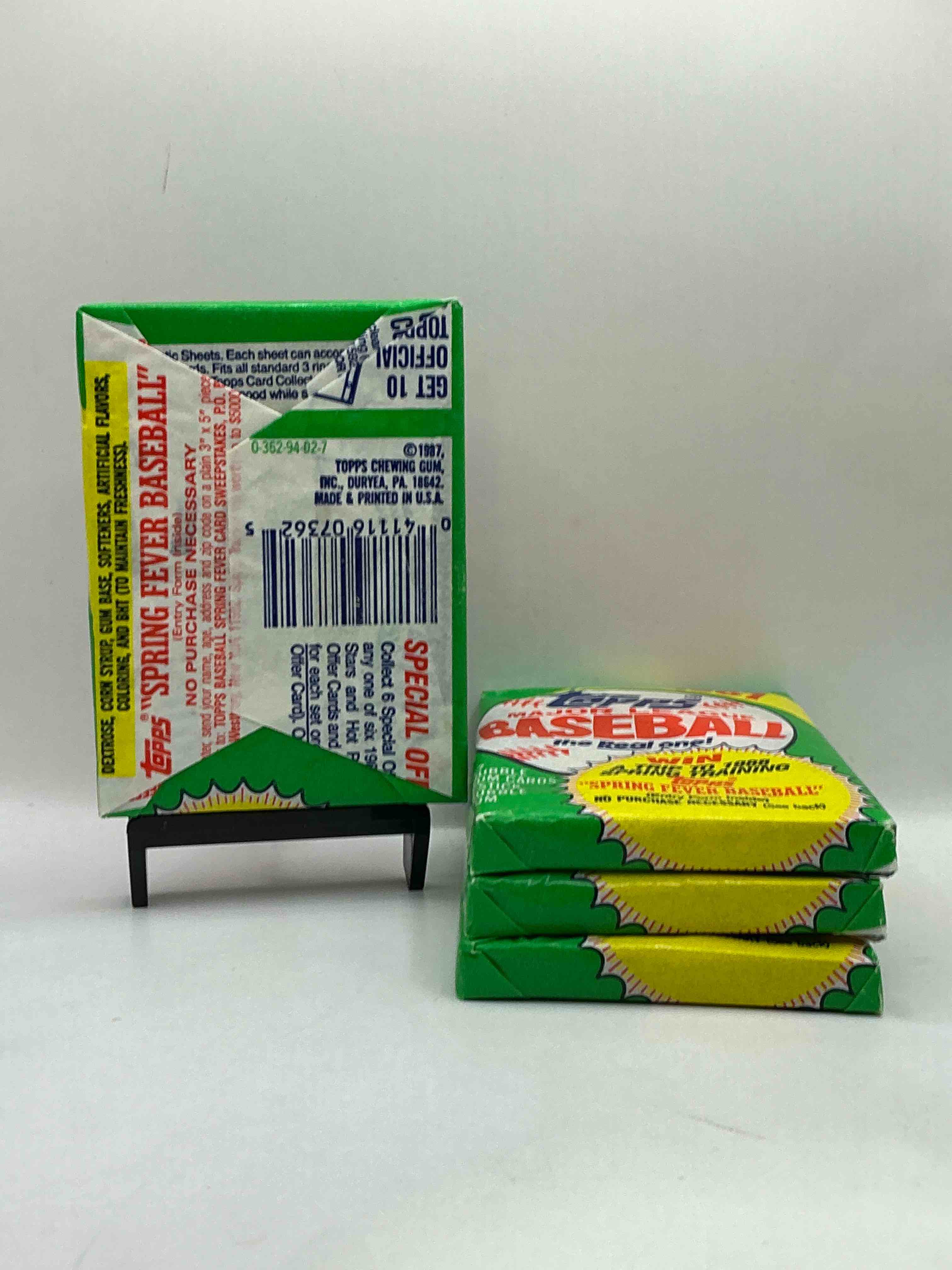 Condition photo showing New/Like New for loaded! 1987 topps baseball unopened sports card collectible wax pack, direct from original retail case! 1987 topps baseball is a loaded year with rookie cards from barry bonds (psa 10 $300+), bo jackson, jose canseco & more! excellent condition!