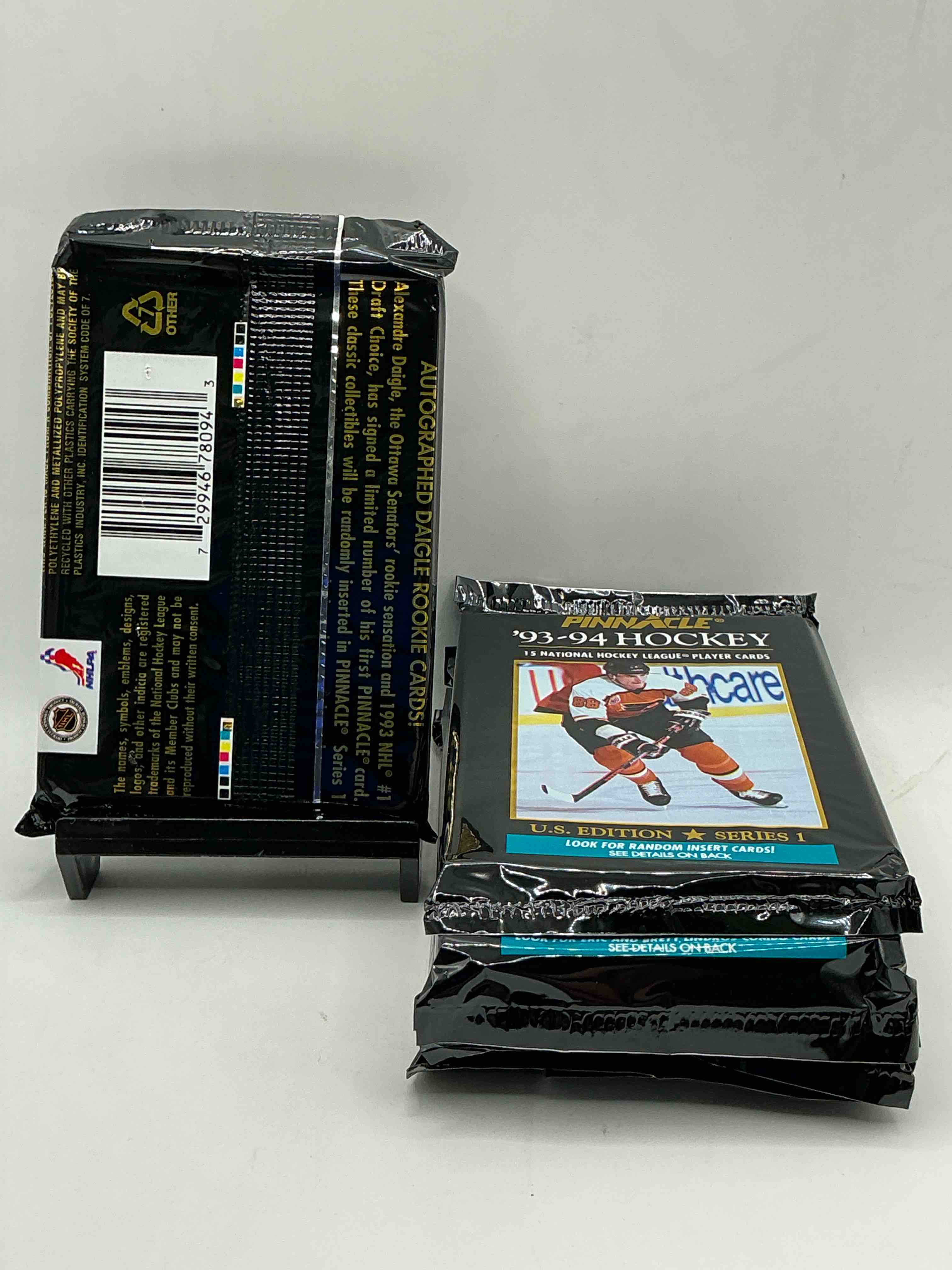 Condition photo showing New/Like New for 1993-94 hockey! 1993-94 pinnacle hockey unopened packs! 15 premium hockey cards in a pack! search for legends & stars from jaromir jagr, sergei fedorov, mike modano & more! insane hockey packs!