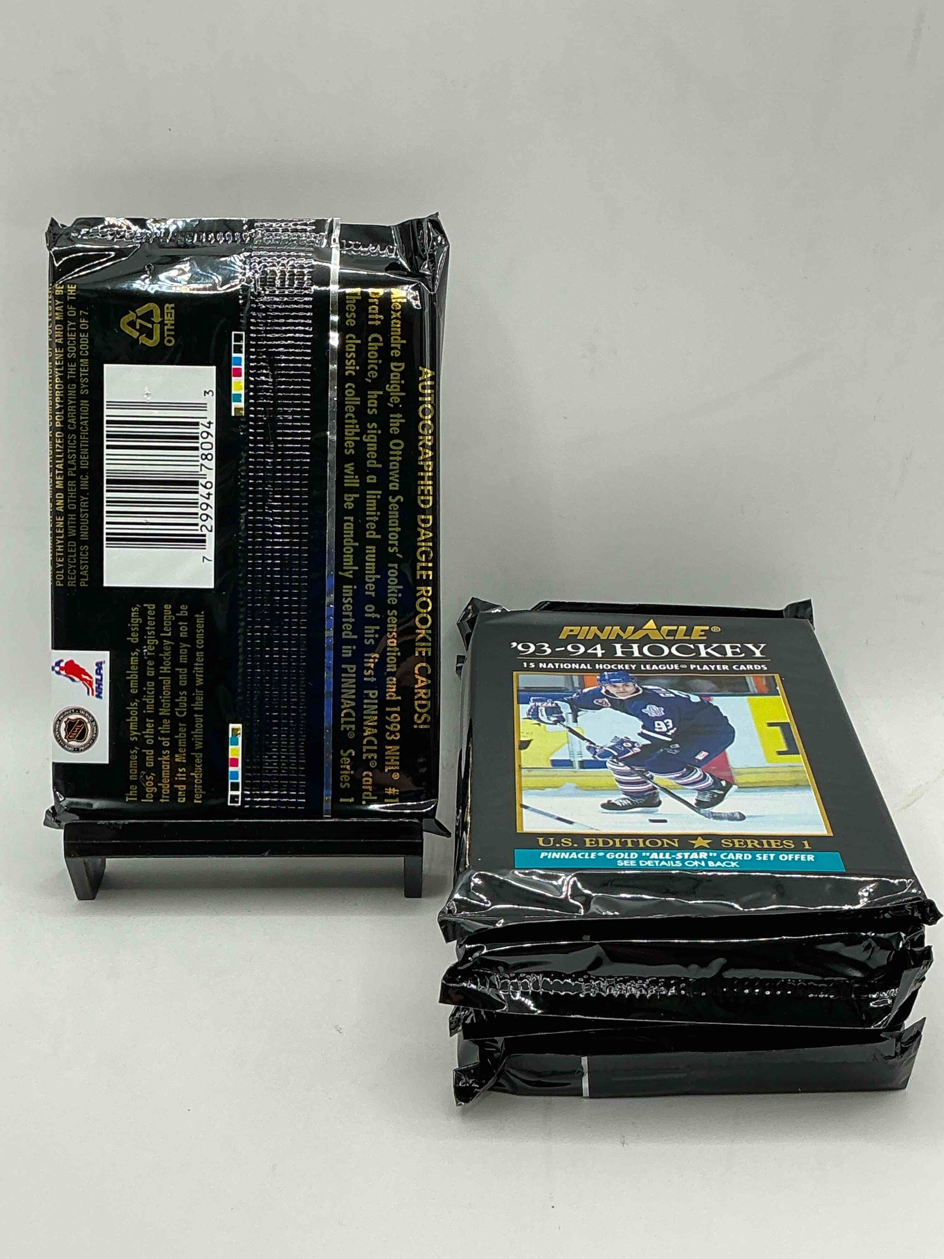 Condition photo showing New/Like New for 1993-94 hockey! 1993-94 pinnacle hockey unopened packs! 15 premium hockey cards in a pack! search for legends & stars from jaromir jagr, sergei fedorov, mike modano & more! insane hockey packs!