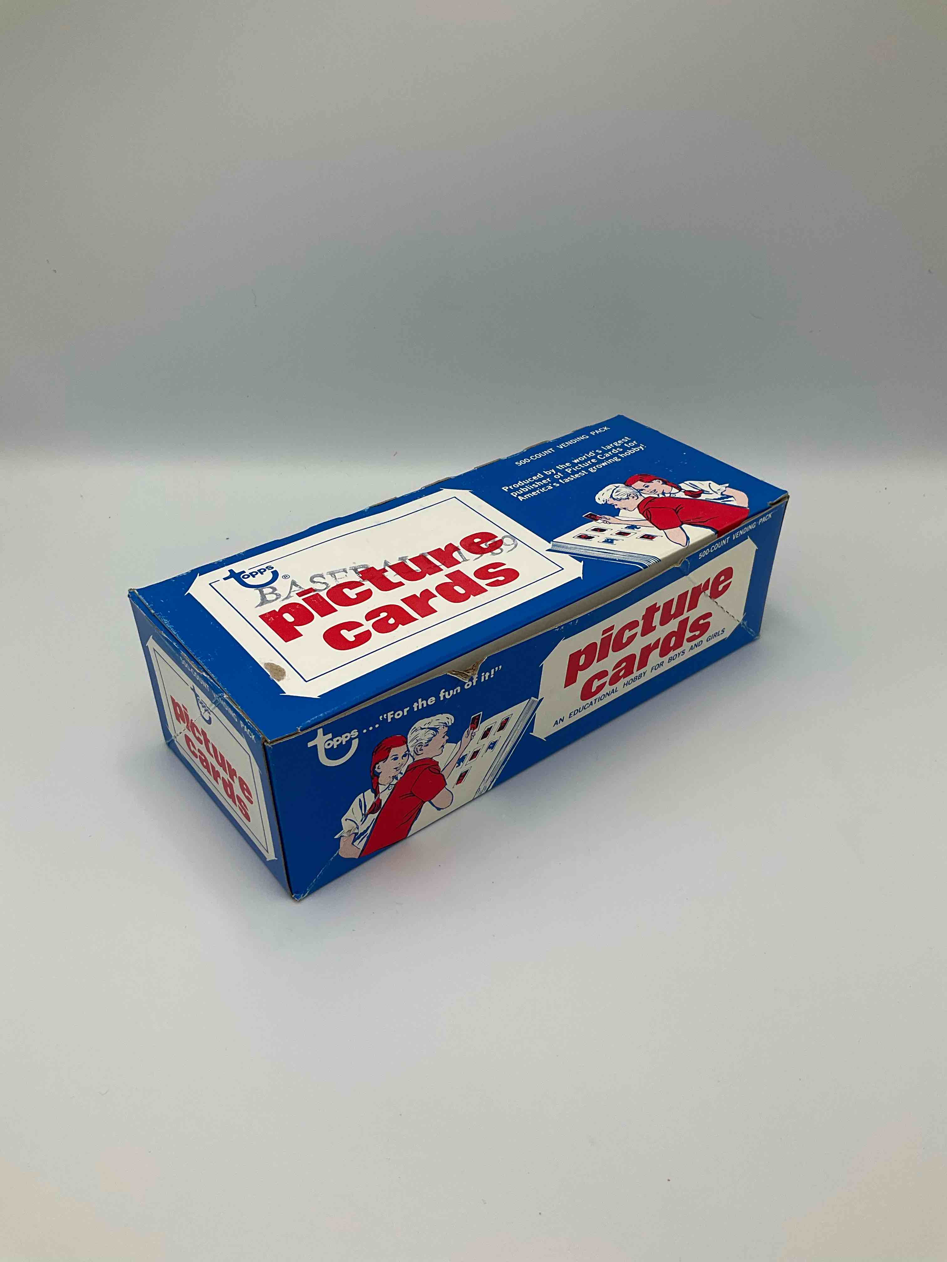 1989 loaded 500 card wow! topps 1989 baseball 500 card vend box, direct from original sealed shipping case. back in the day these vend boxes were used by distributors to fill sports card vending machines. each individual box contains 500 pristine, never touched randomly packed cards. 1989 topps baseball is loaded with rookies... search for ken griffey jr bo jackson, jose canseco & so much more! you may never see these from a sealed case again! epic sports card memorabilia!