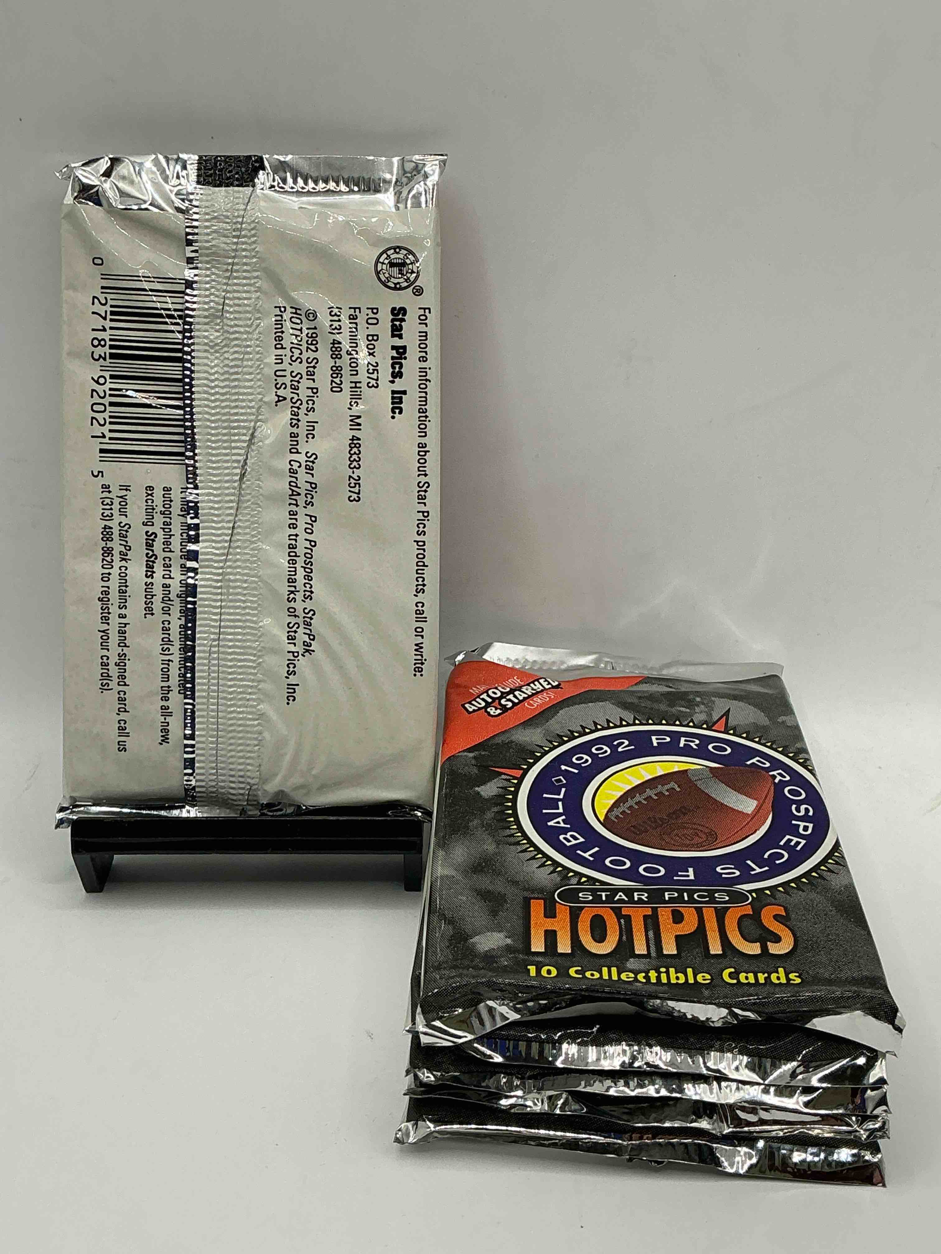 Condition photo showing New/Like New for autographs & starstats! 1992 pro prospects football star pics “hotpics”! 10 cards per pack wow! great for any sports card collection!