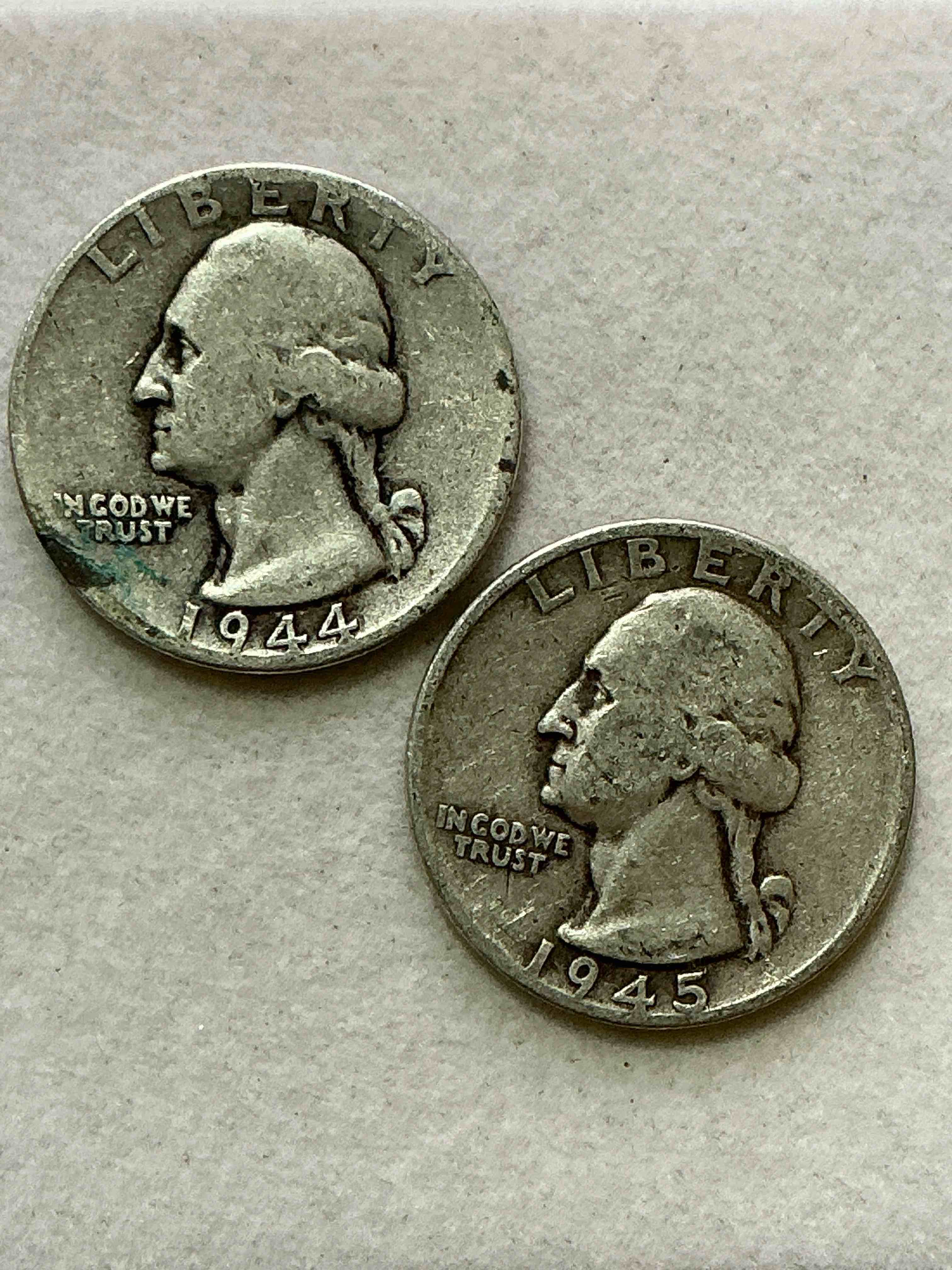 george washington brilliant circulated world war ii silver! pre 1965 u.s. quarter dollar coins were actually silver, here are great examples of awesome, pristine george washington silver quarter, stunning & circulated! rare mints! great for investing in precious metals! these coins were minted at 90% silver and 10% copper, giving them a net weight of .18084 ounces of pure silver per coin! very hard to find, stunning! invest in fine u.s. silver!