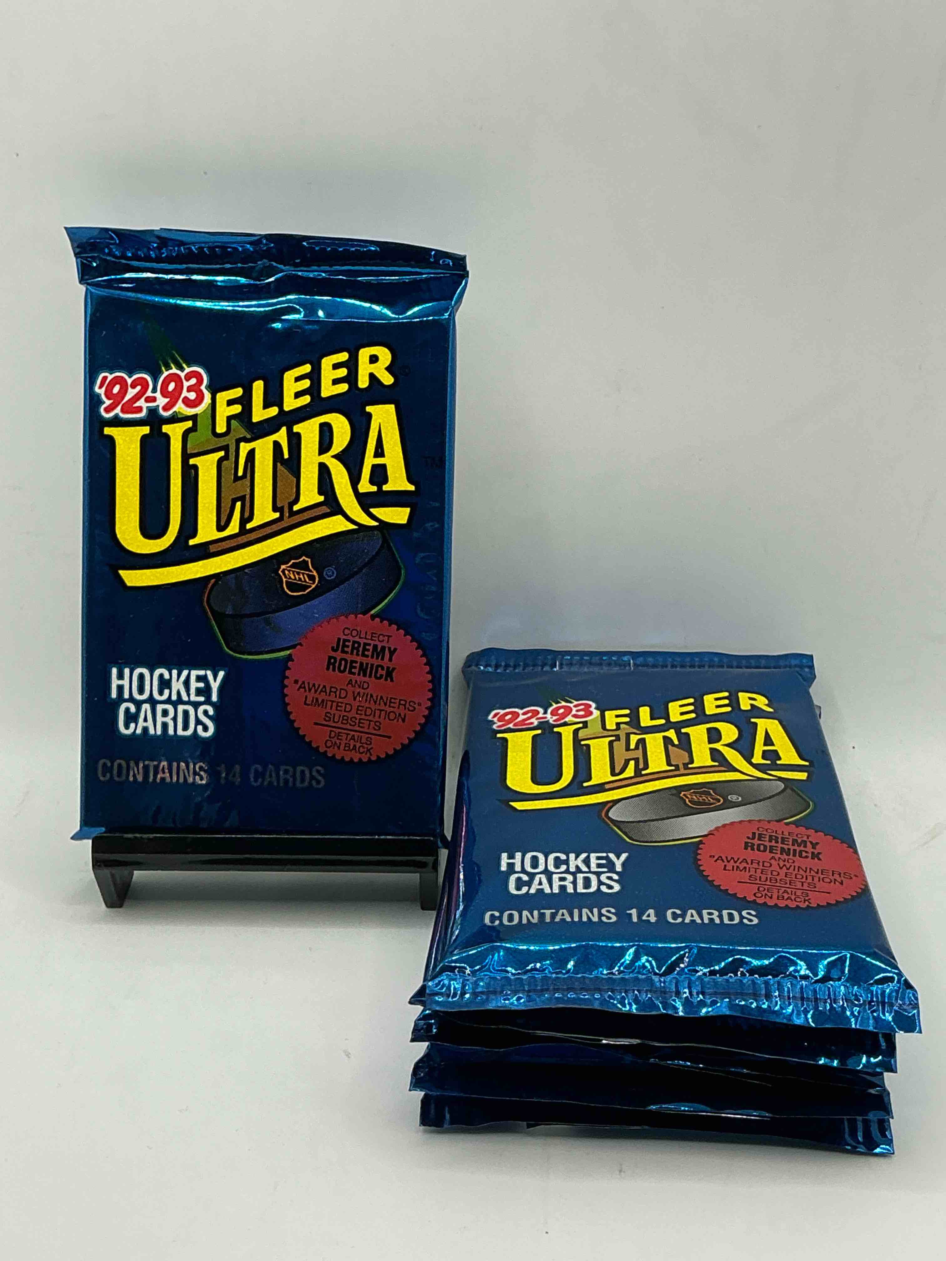 1992-93 Hockey! 1992-93 Fleer Ultra Hockey Unopened Packs! 14 Premium Hockey Cards In A Pack! Search For Legends & Stars From Jaromir Jagr, Sergei Fedorov, Mike Modano & More! Insane Hockey Packs!