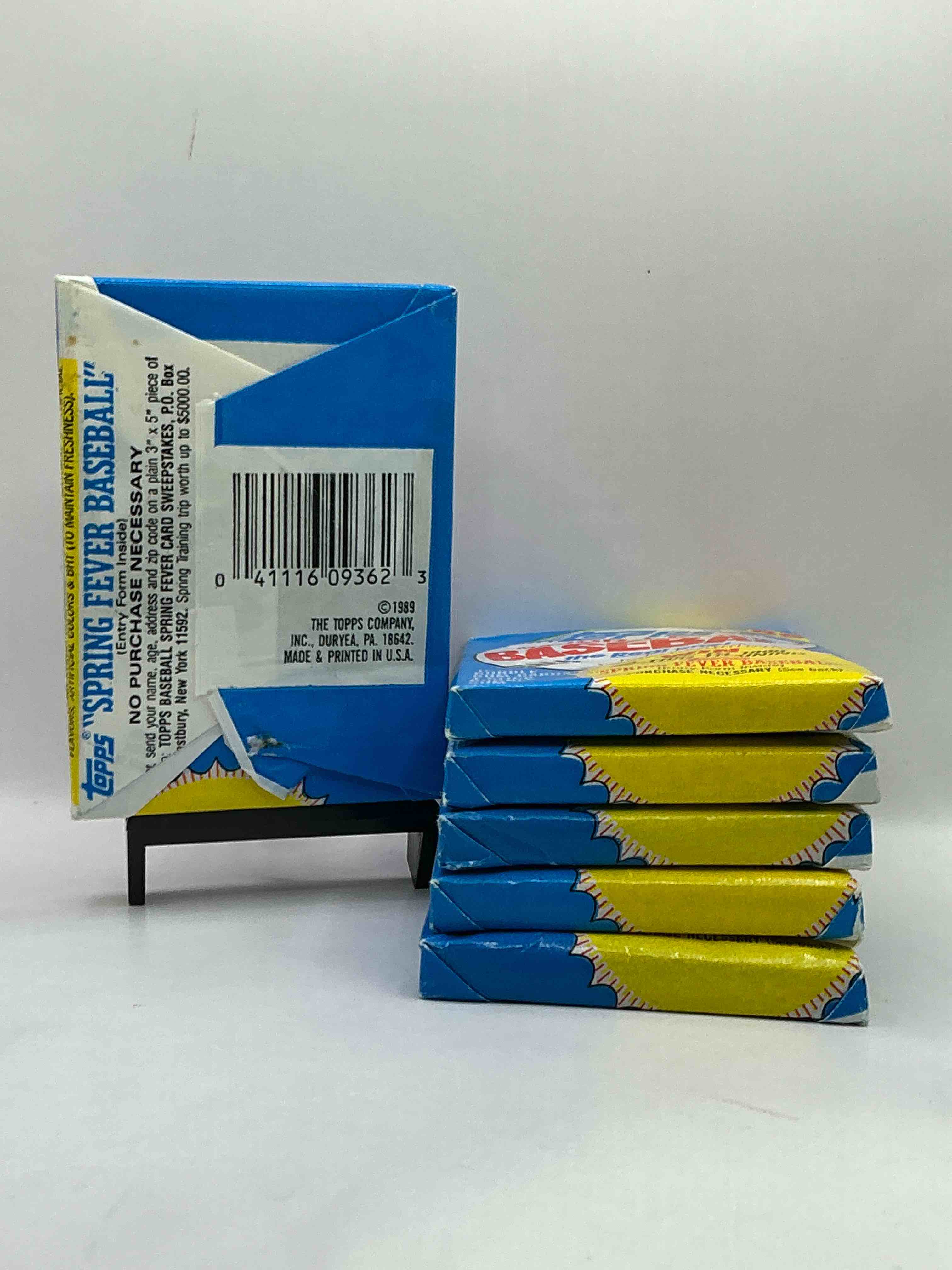 Condition photo showing New/Like New for 1989 topps baseball unopened sports card wax packs! direct from original retail case! search for valuable rookie cards as well as valuable bo jackson & more!