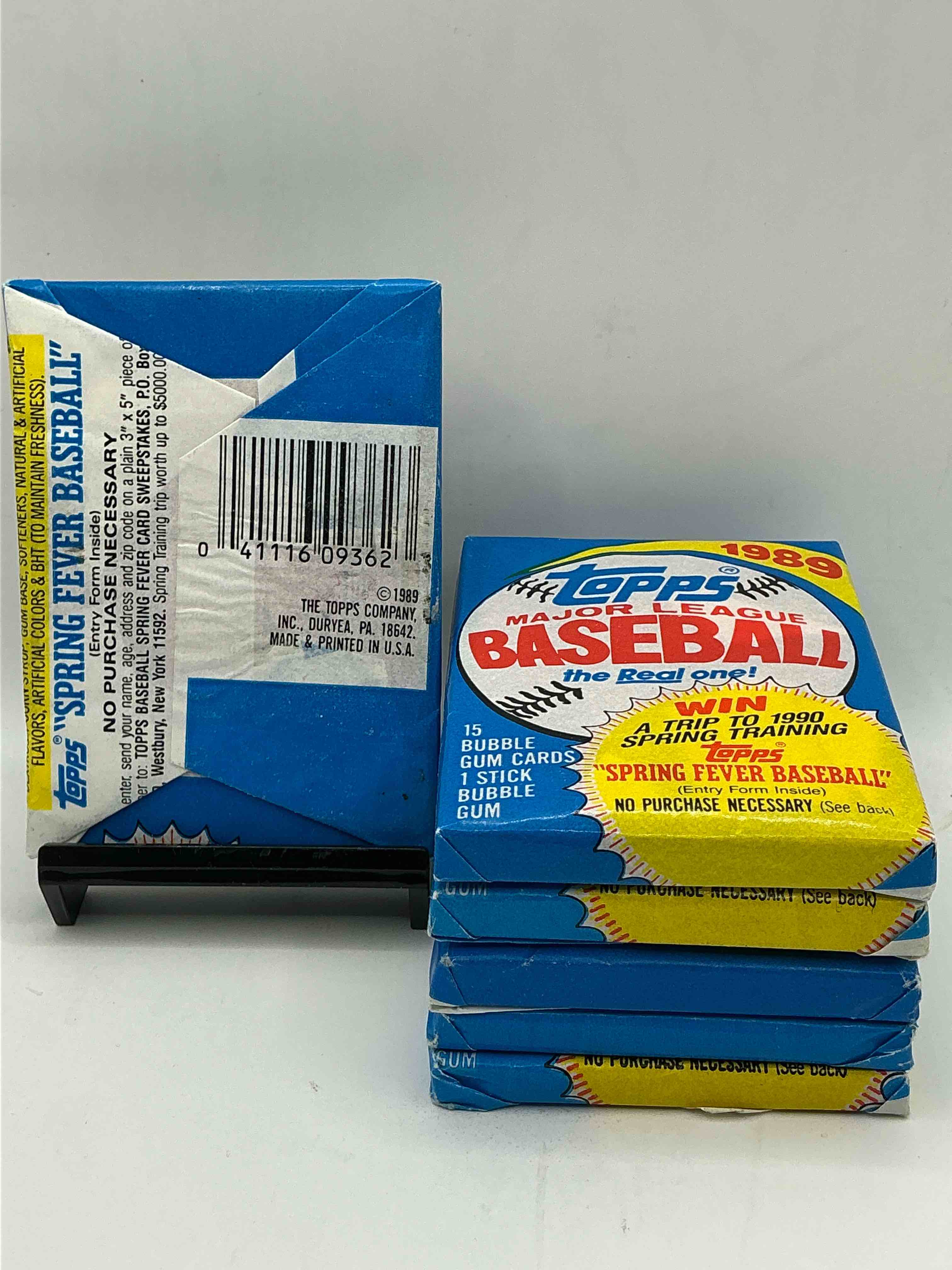 Condition photo showing New/Like New for 1989 topps baseball unopened sports card wax packs! direct from original retail case! search for valuable rookie cards as well as valuable bo jackson & more!