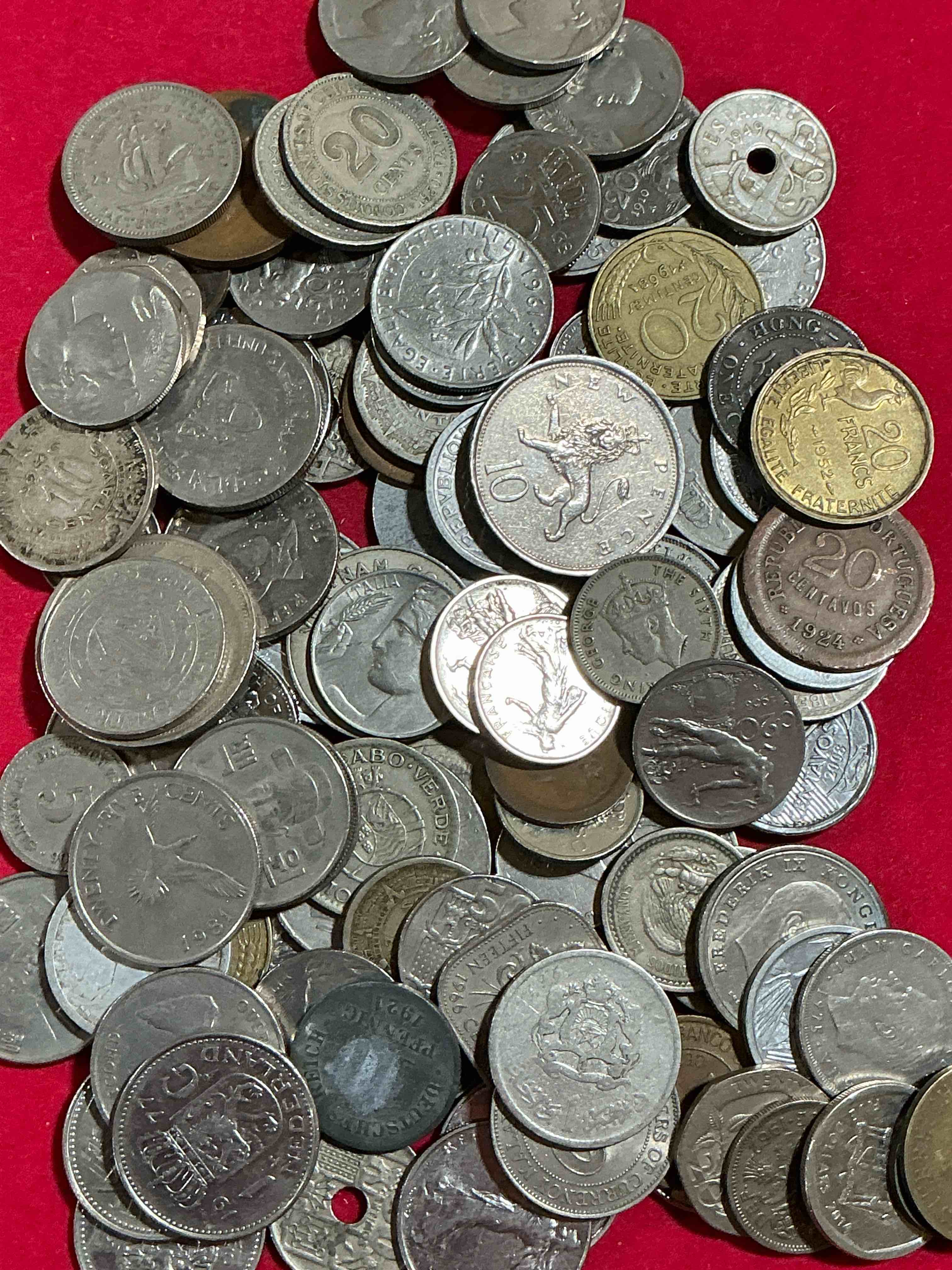 World Coins, Antique & Vintage! Each Lot Is Unique! Many Different Years, Countries, Sizes & Exotic Places. This Cool Collection Of Antique Coins From Around The World Is Loads Of Fun! Have Fun Identifying Each Coin & Country As A Great Educational Tool! A Great Investment Too!