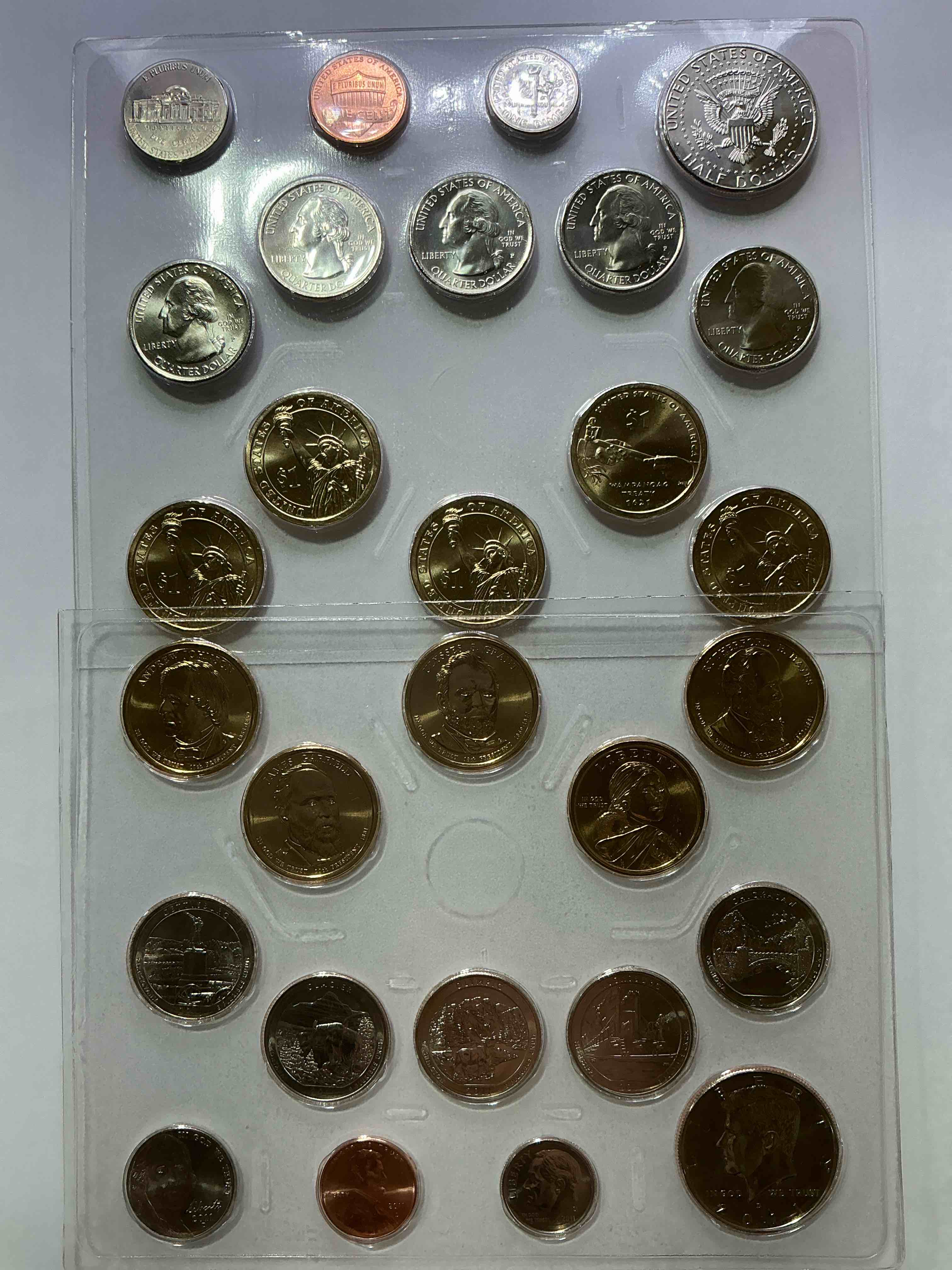28 coin craziness! denver & philly mints! 2011 uncirculated mint set coins! includes half dollars, president dollar coins, dimes, nickels, pennies & quarters! cool coin collectible! 
