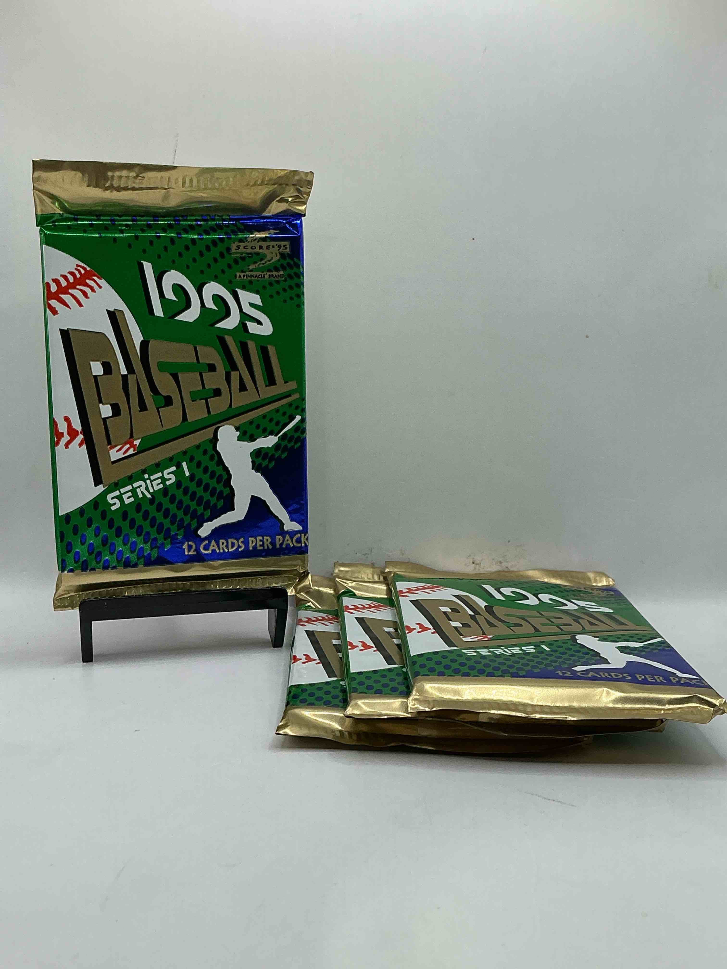 1995 score baseball! 12 cards per pack, super cool series 1 baseball! look for baseball legends! jeter, rodriguez & more to look for!