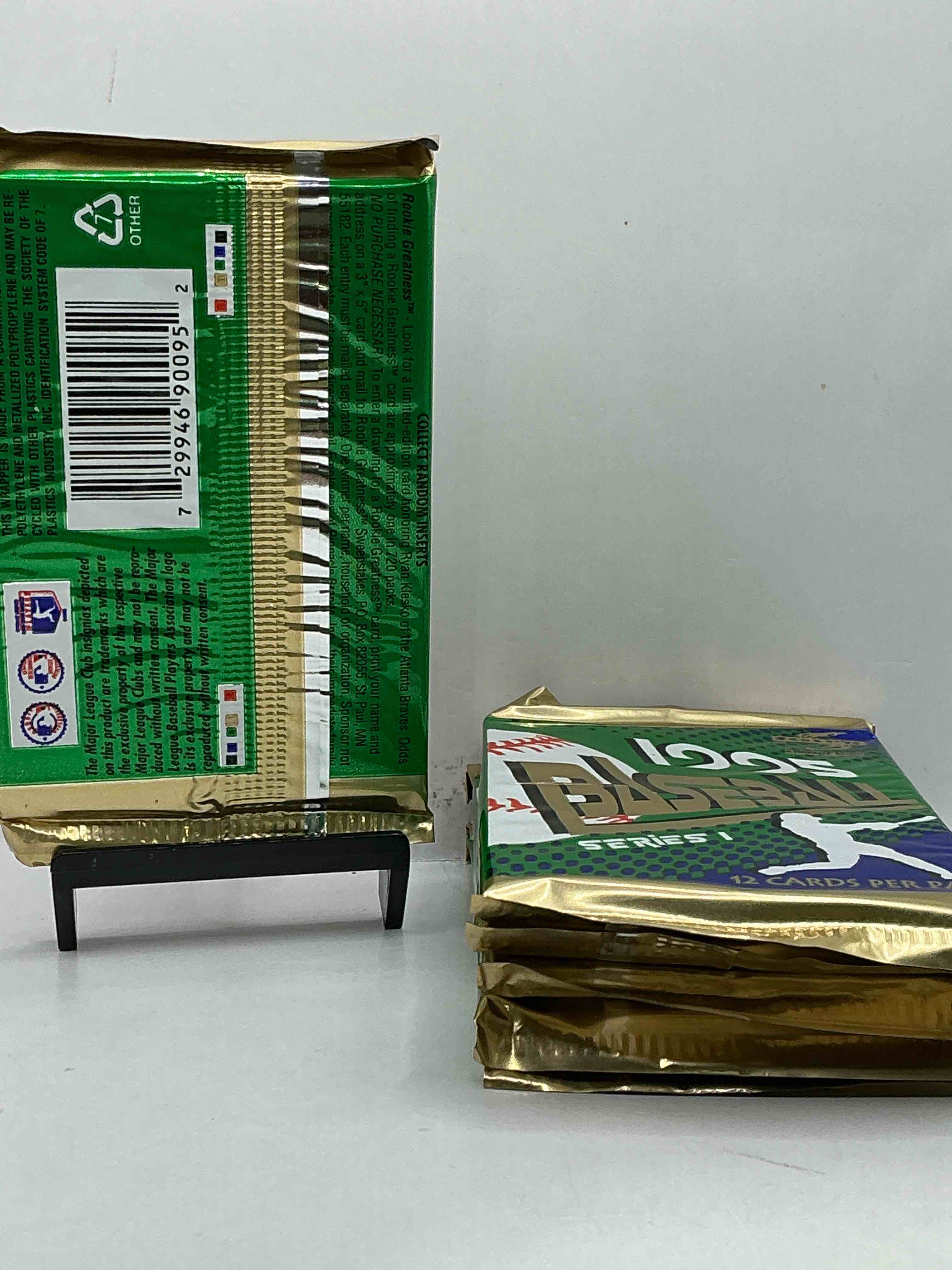 Condition photo showing New/Like New for 1995 score baseball! 12 cards per pack, super cool series 1 baseball! look for baseball legends! jeter, rodriguez & more to look for!