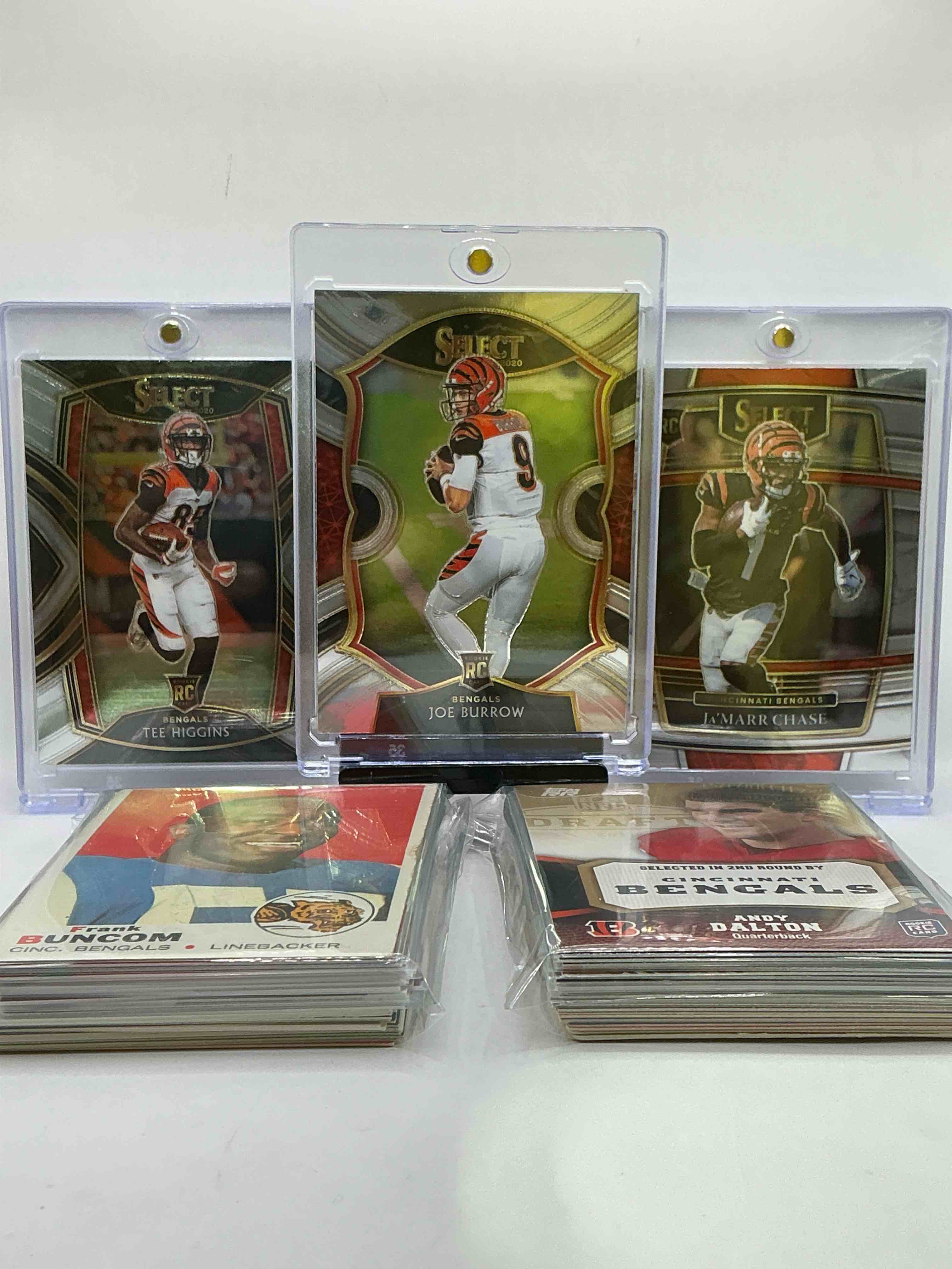 joe burrow, ja’marr chase & tee higgins select rookies! bengals trio! 50 card lot includes commons, legends, rookies & more! cincy craziness! vintage & new bengals!