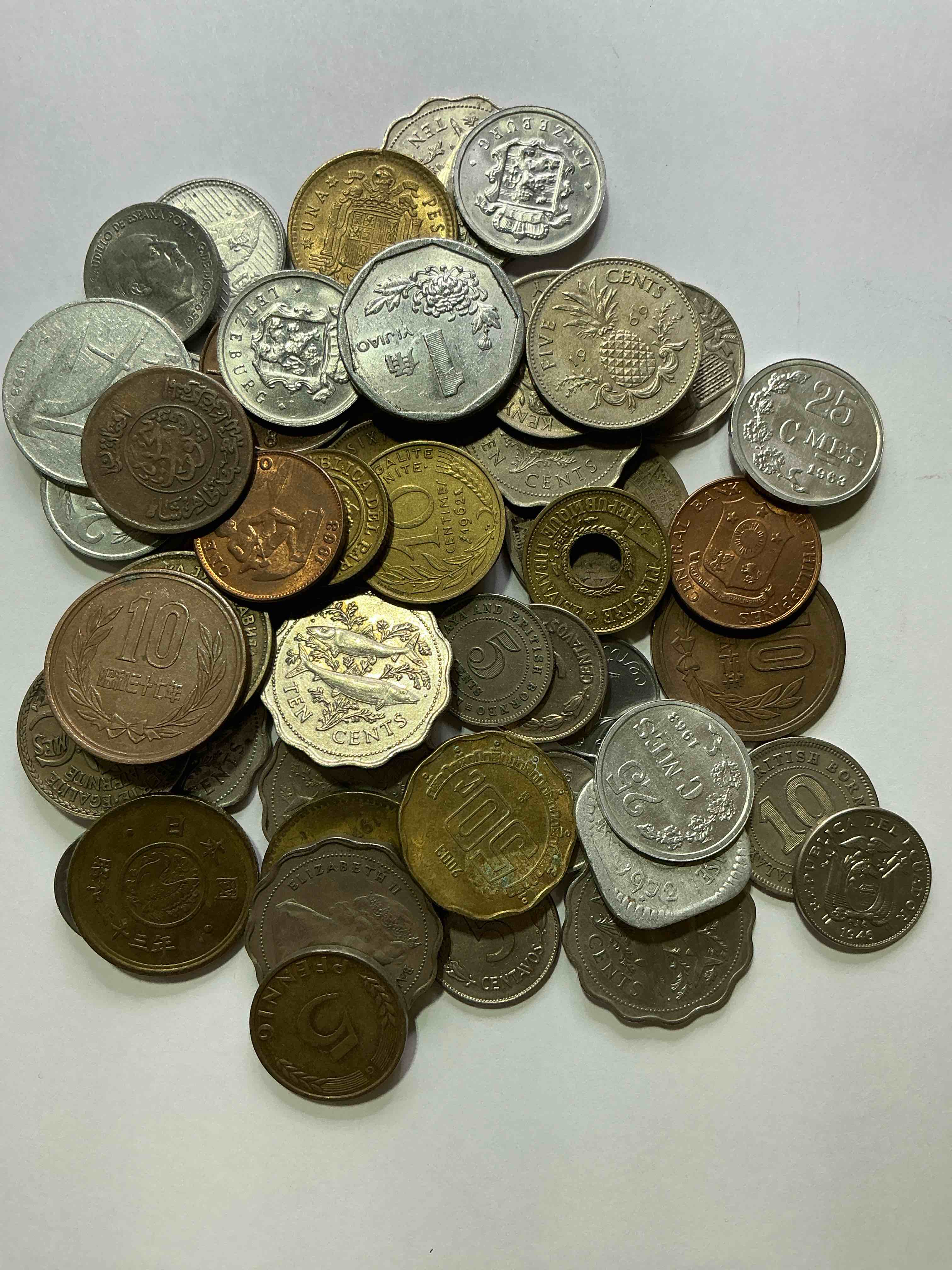 World Coins, Antique & Vintage! Each Lot Is Unique! Many Different Years, Countries, Sizes & Exotic Places. This Cool Collection Of Antique Coins From Around The World Is Loads Of Fun! Have Fun Identifying Each Coin & Country As A Great Educational Tool! A Great Investment Too!