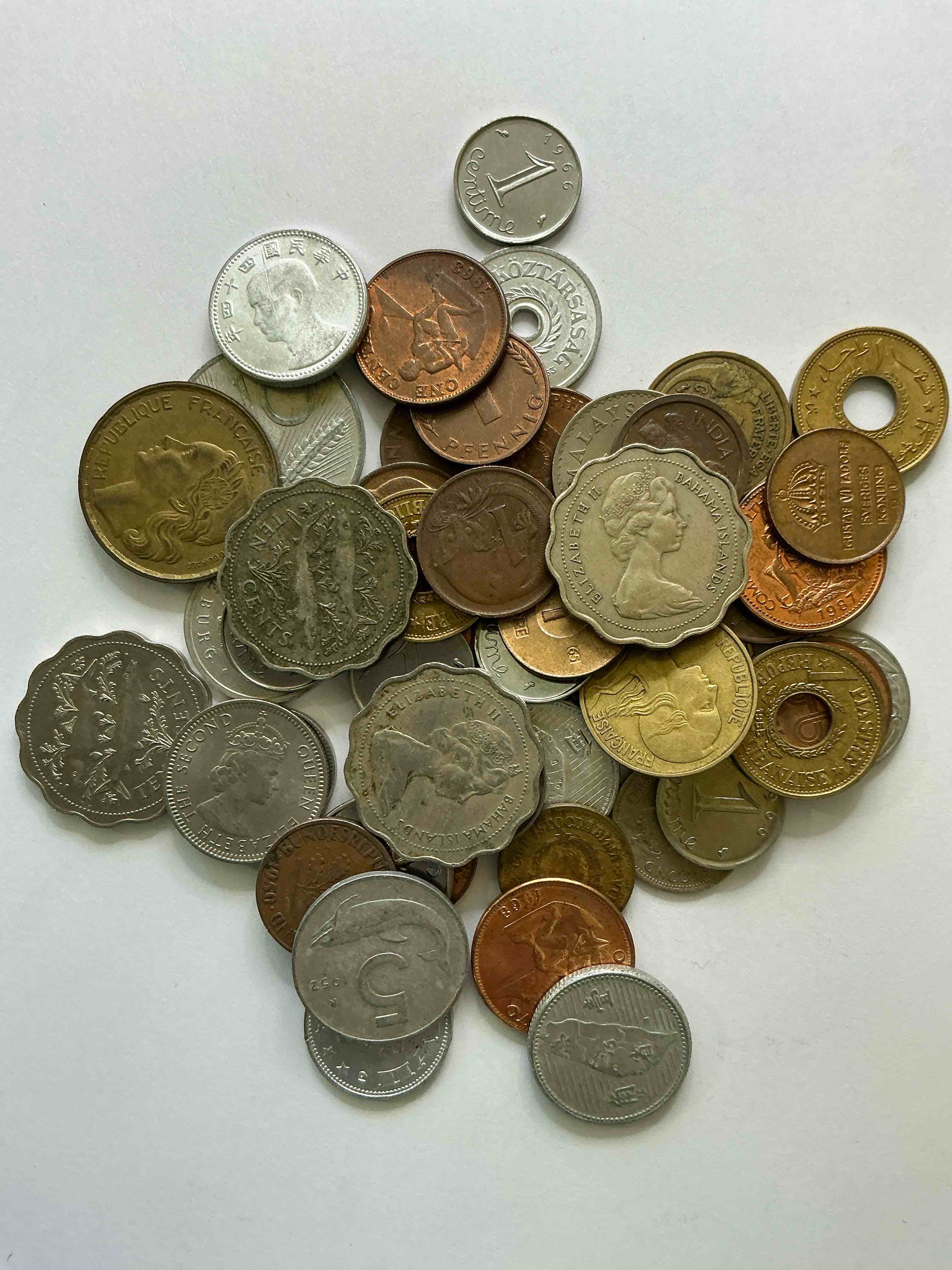 World Coins, Antique & Vintage! Each Lot Is Unique! Many Different Years, Countries, Sizes & Exotic Places. This Cool Collection Of Antique Coins From Around The World Is Loads Of Fun! Have Fun Identifying Each Coin & Country As A Great Educational Tool! A Great Investment Too!