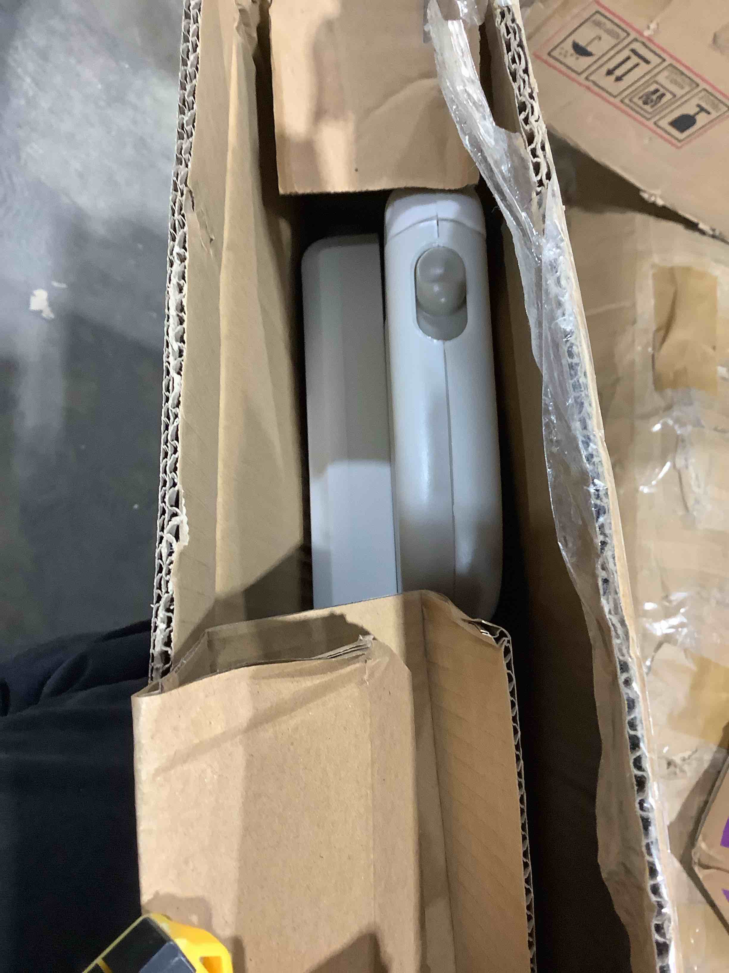 Condition photo showing Good Condition for Safety first lift lock and swing dual mode gate 