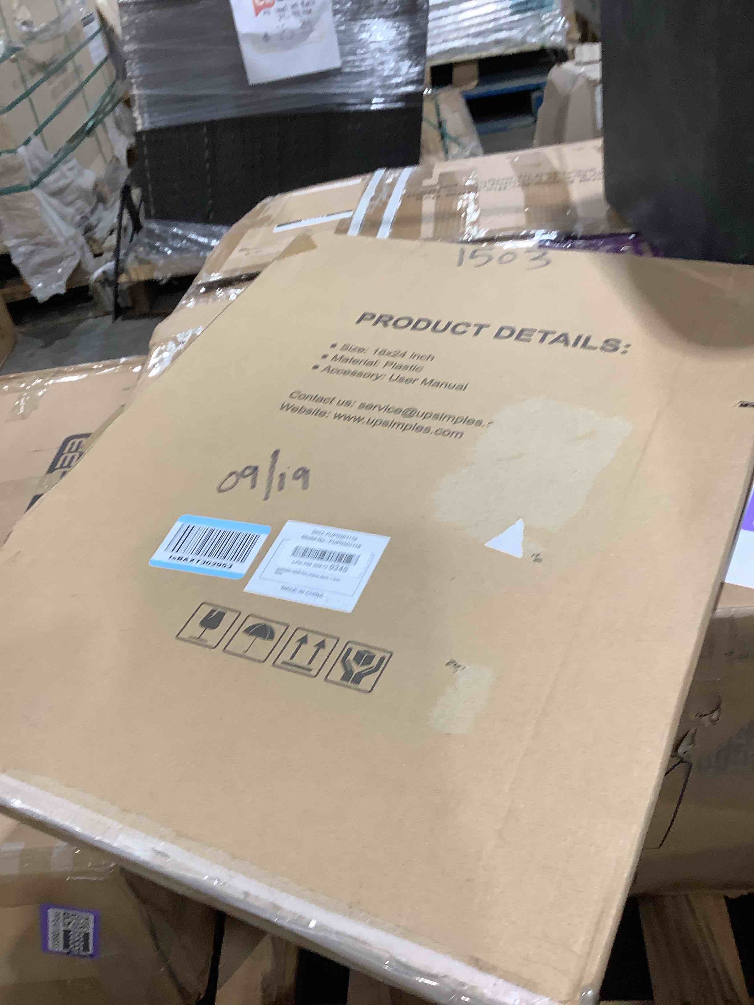 Condition photo showing Good Condition for Upsimples 18" x 24" black picture frame