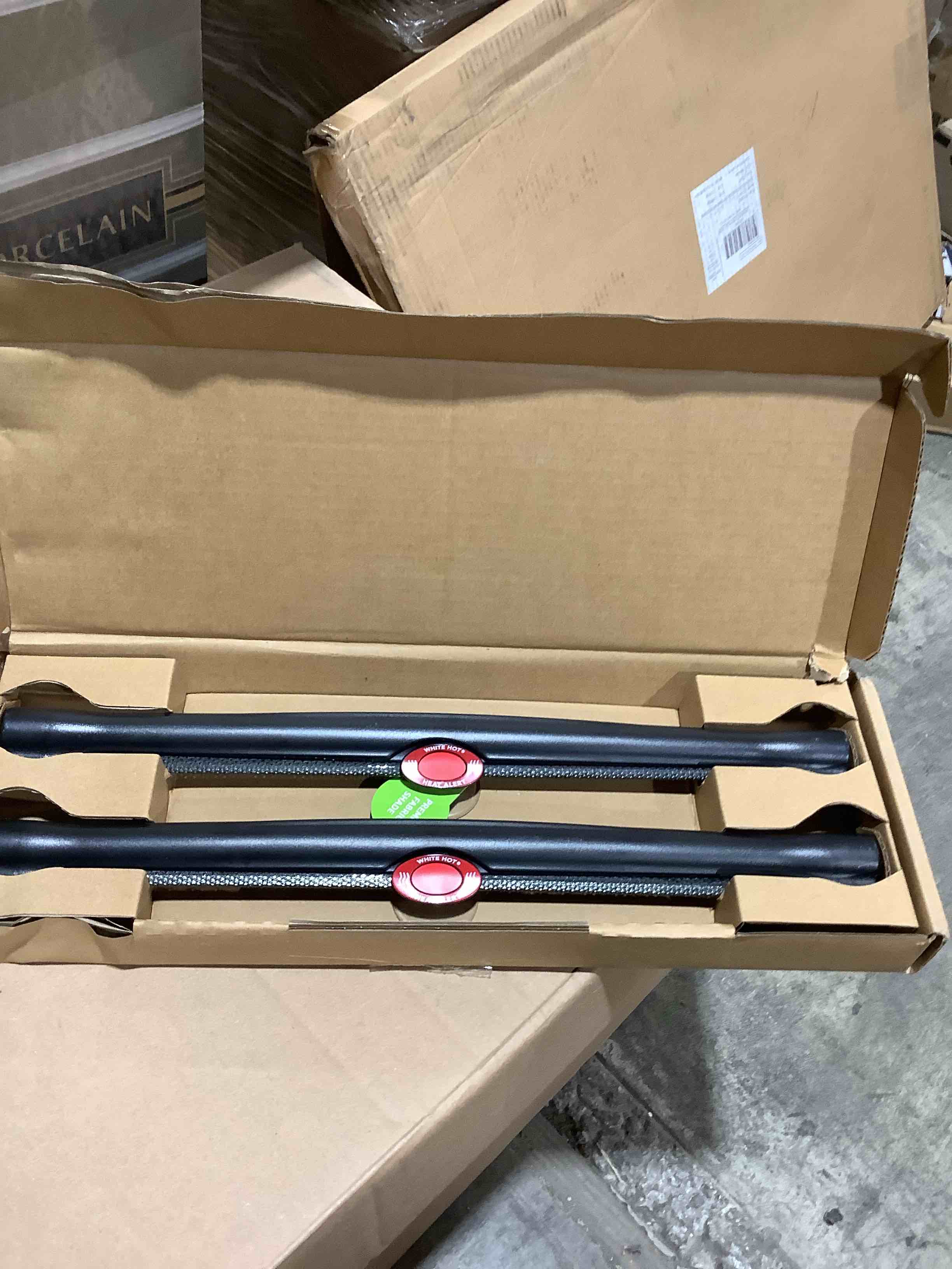 Condition photo showing Good Condition for Munchkin Sun Safety Car Window Rollershade with Heat Alert - Black - 2pk