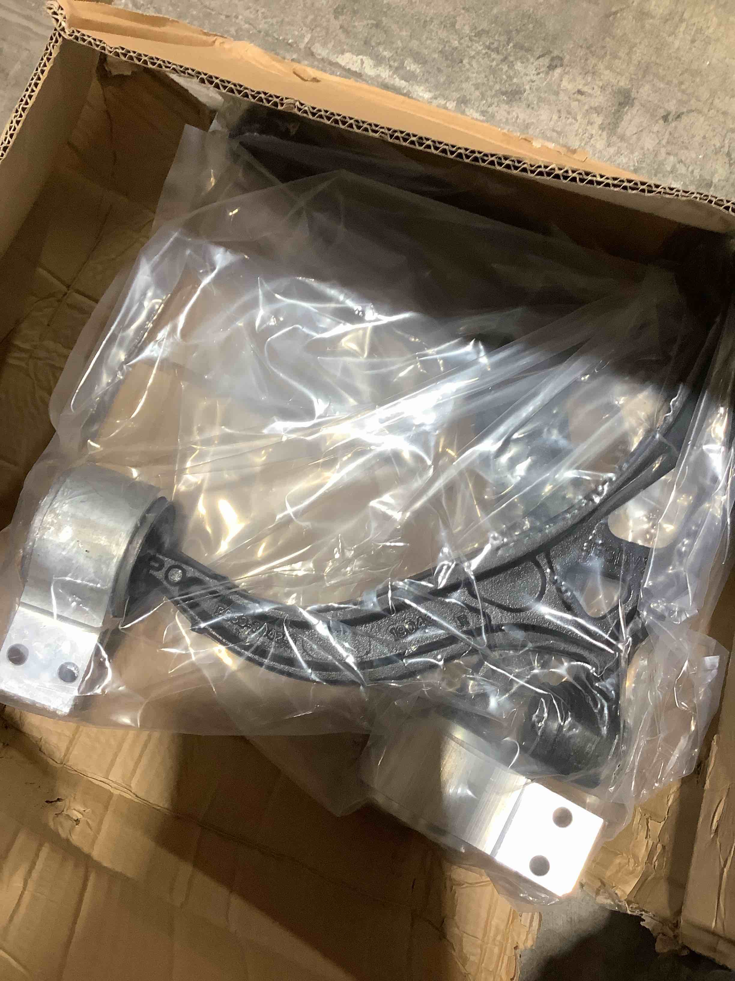 Condition photo showing Good Condition for Pair of Front Lower Control Arm & Ball Joint Assembly K622215 K622216 Fit for Ford Explorer 2011-2019