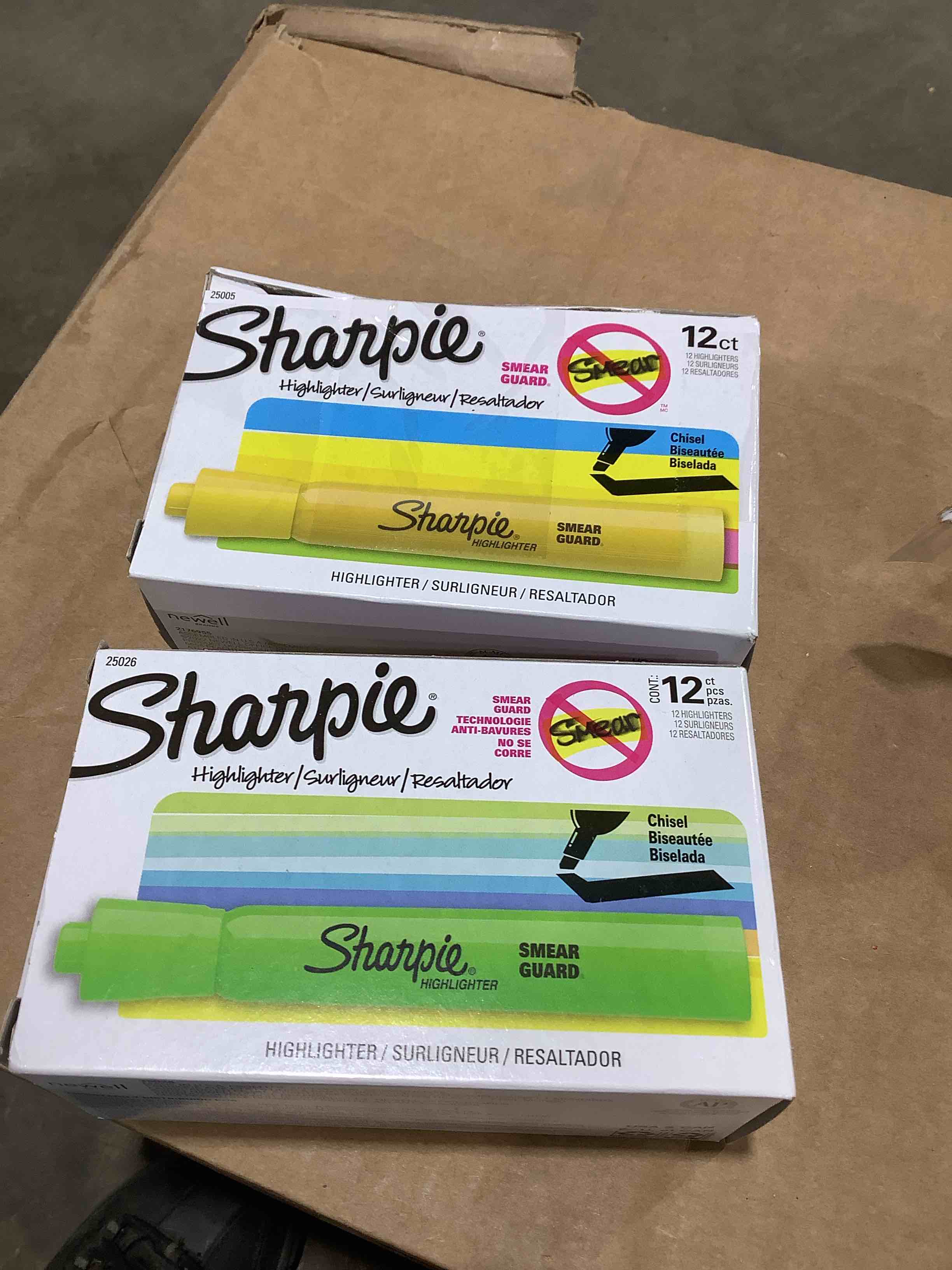 Sharpie Smear Guard Tank Style Highlighters  Green  and yellow SAN25026  12 Pack