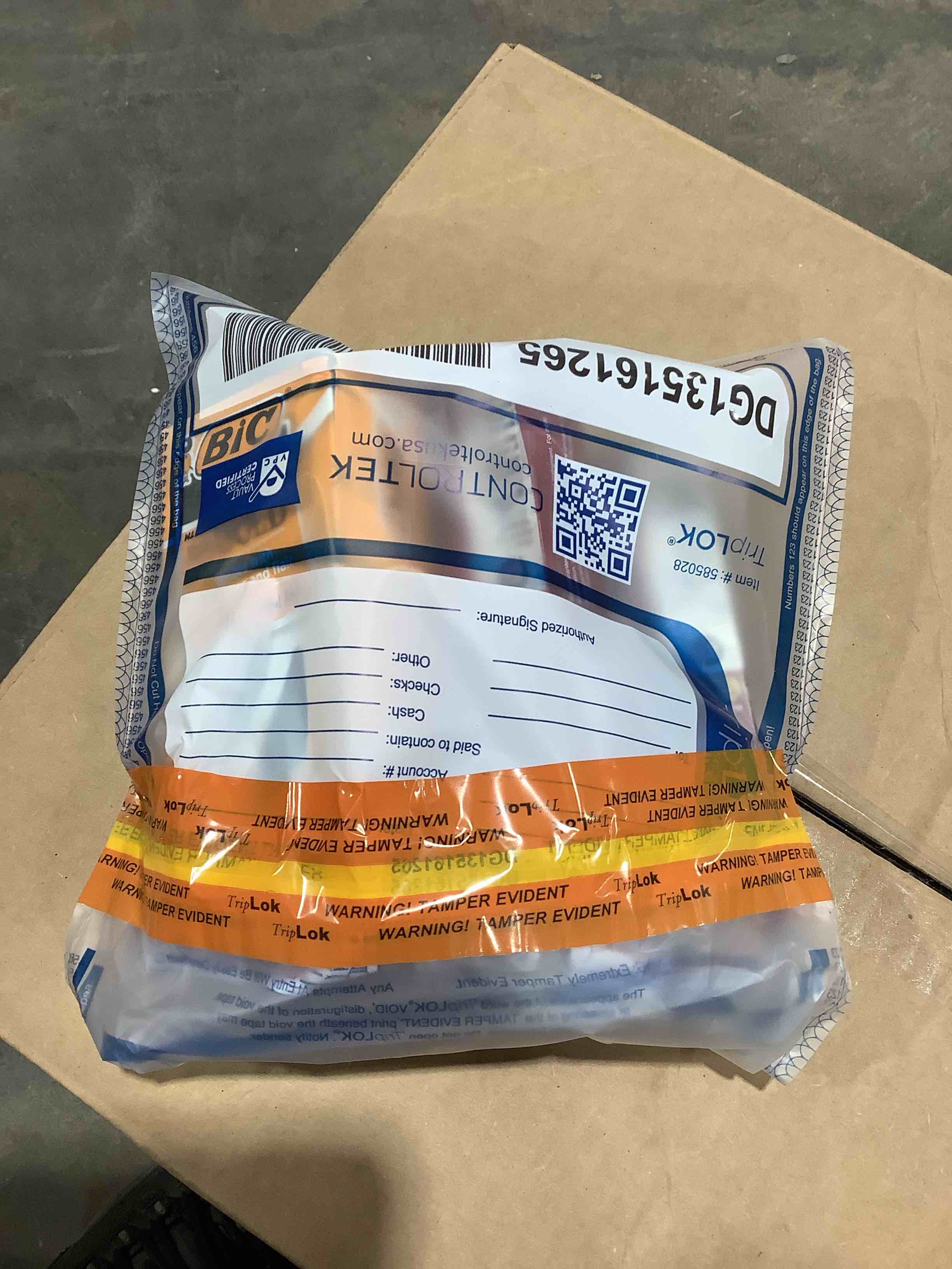 Condition photo showing New/Like New for Unable vision, black pens,BIC extra bold blue ink, pens