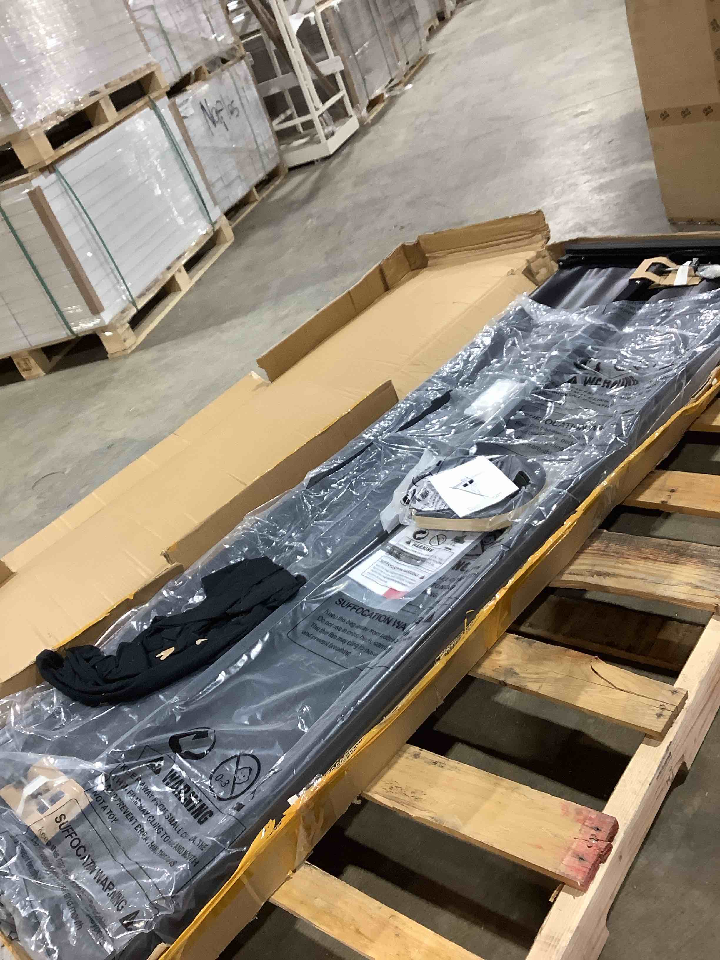 Tonneau Tri-Fold truck bed cover