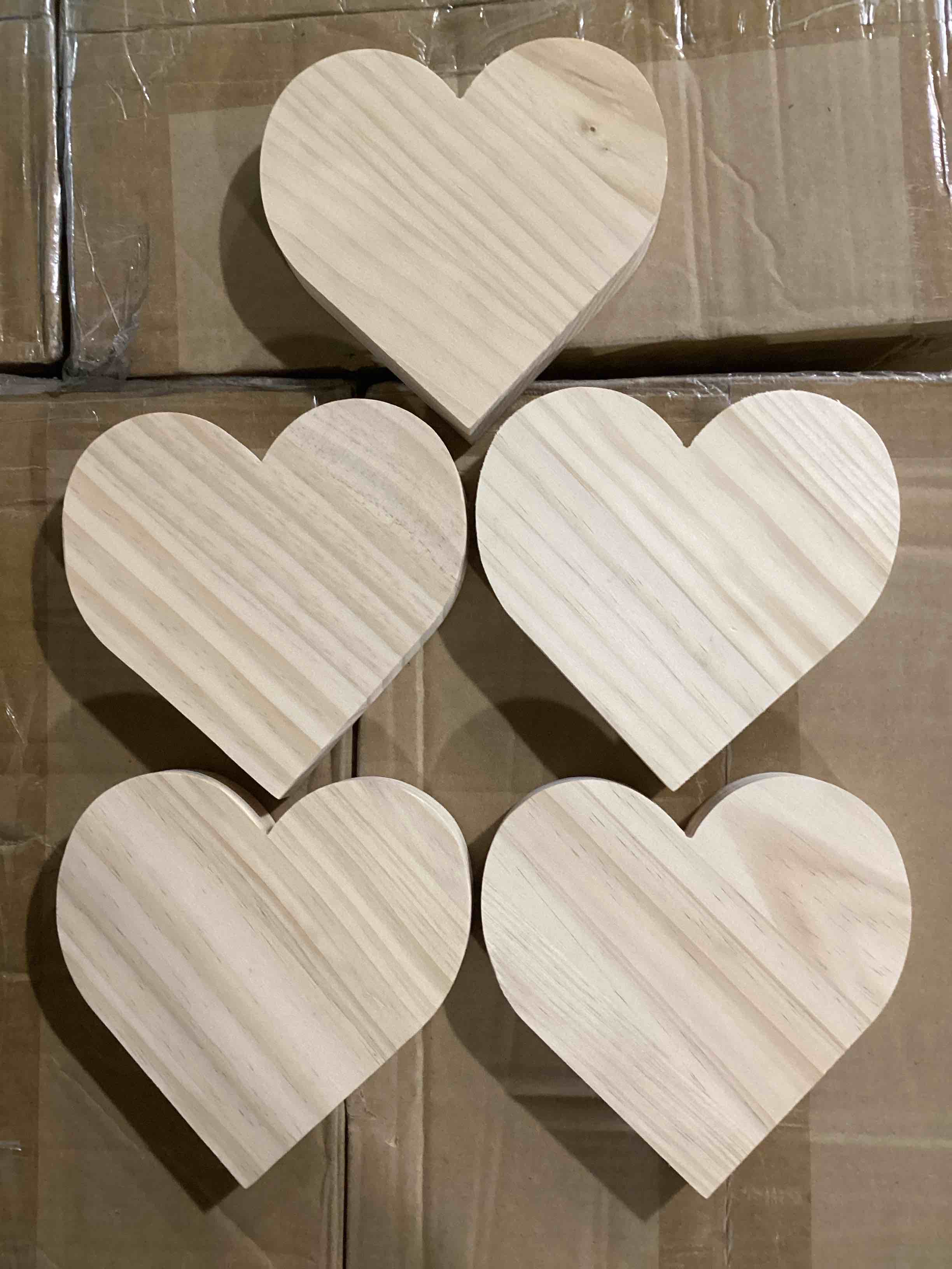 Pack of 5 Valentine's Craft Heart Wood Base - Mondo Llama™