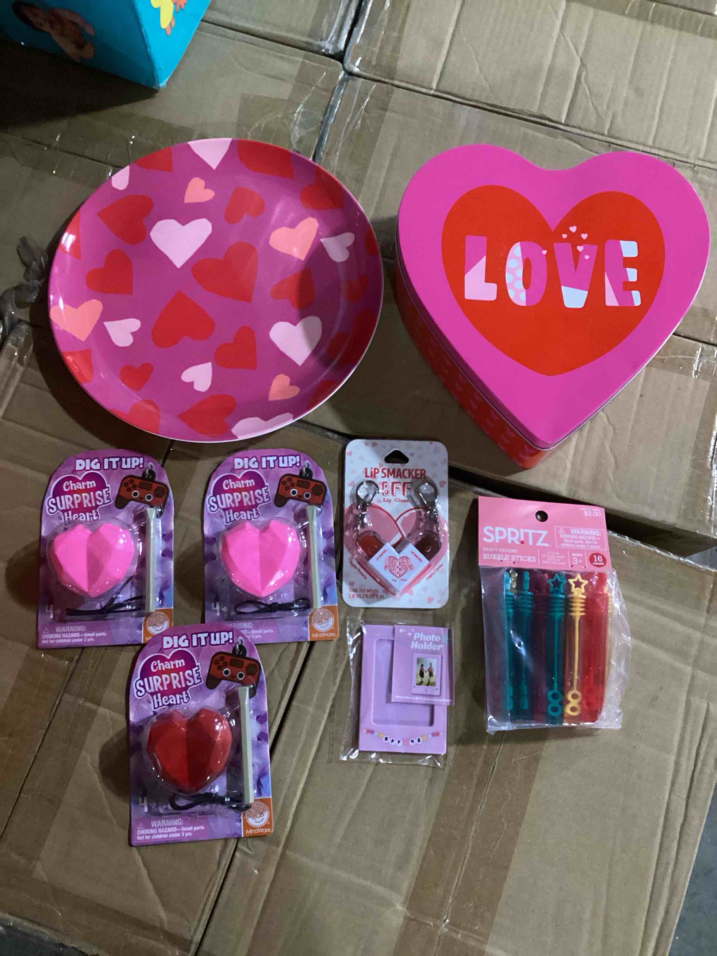Pack of 8 Various Valentines Day Items