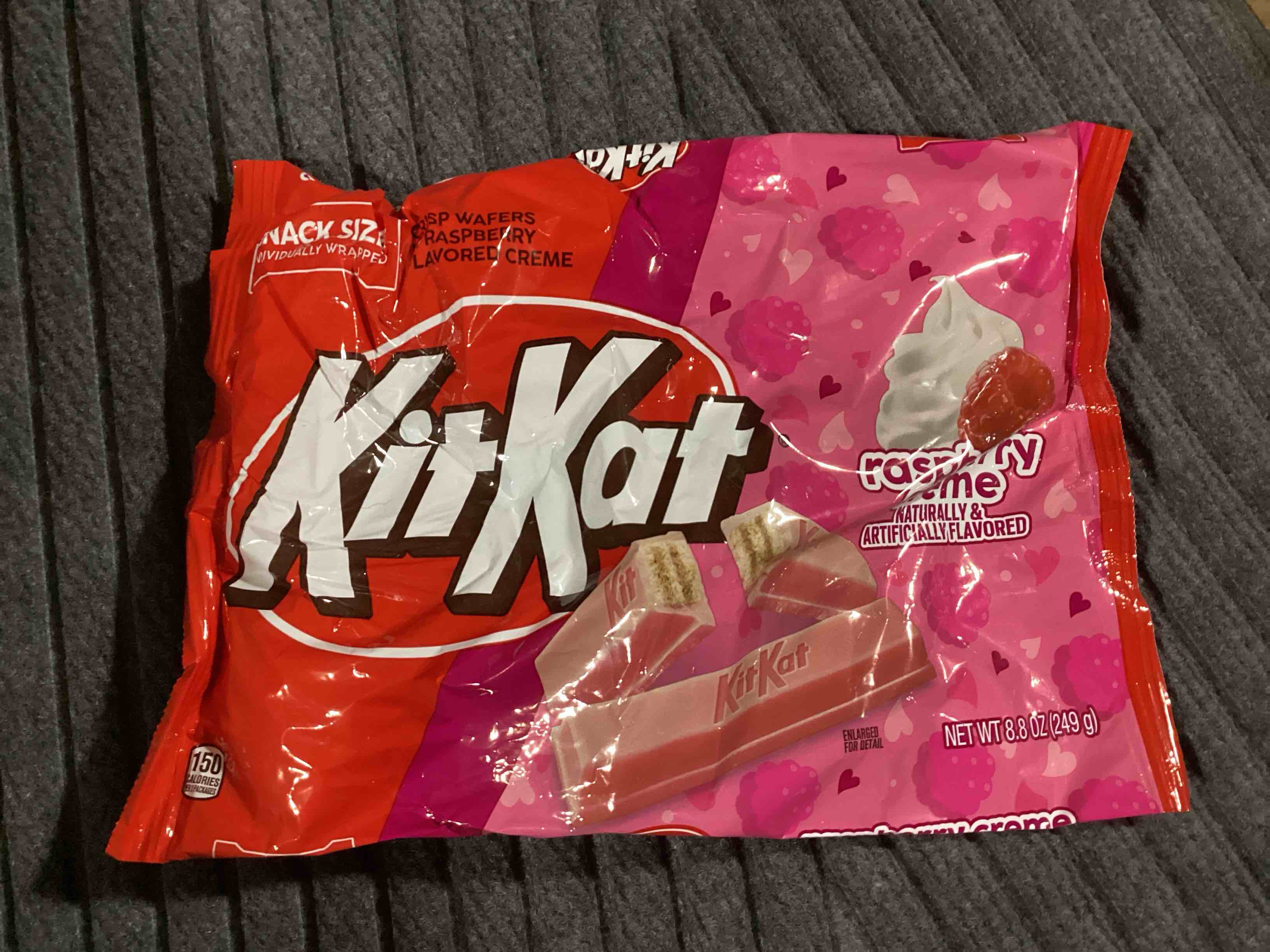 Kit Kat Valentine's Day Raspberry Crème Snack Size - 8.8oz (BB 11/25)