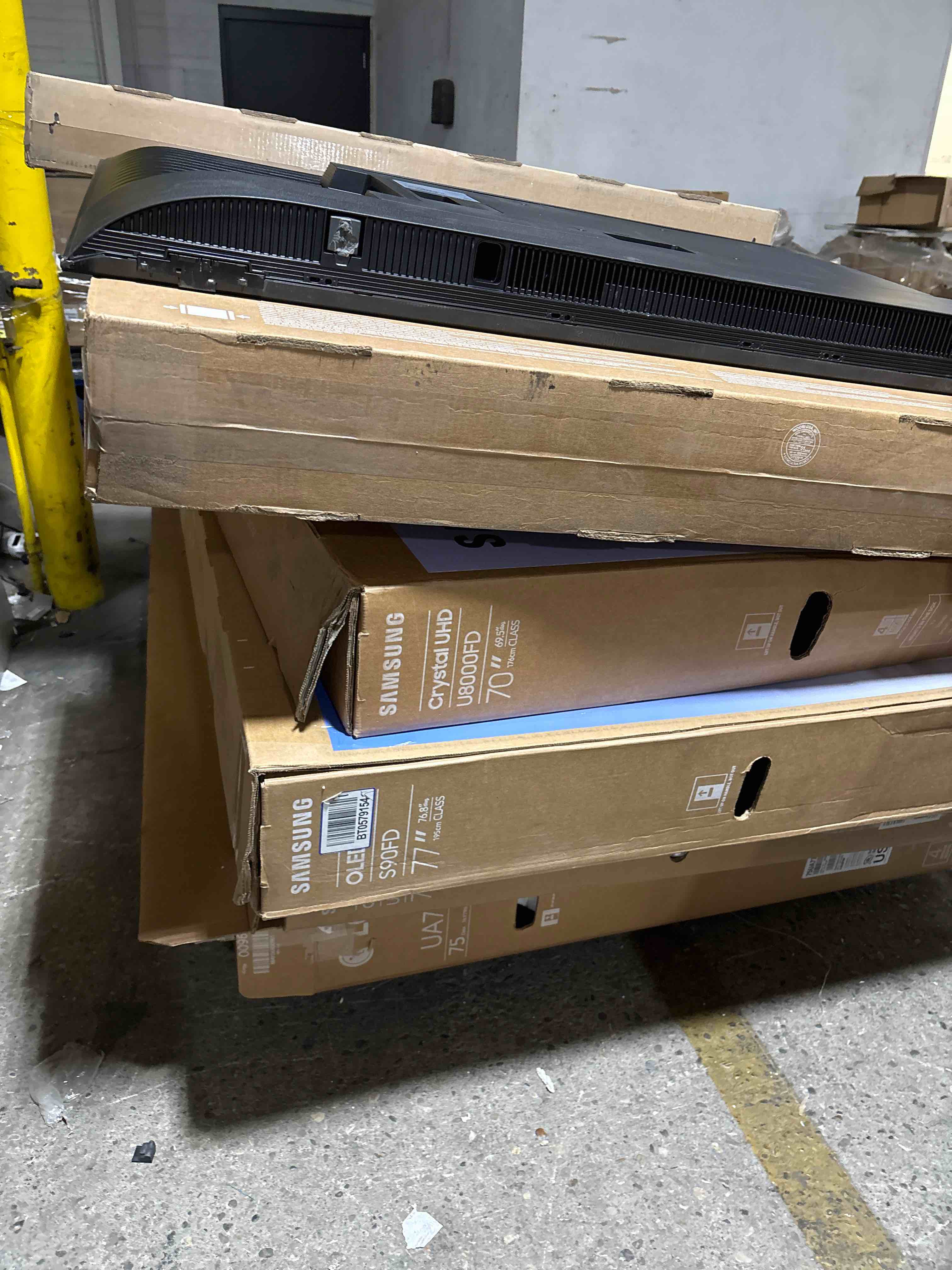 12 TVs most 55” or larger brands like Samsung LG Vizio Roku for parts or repair