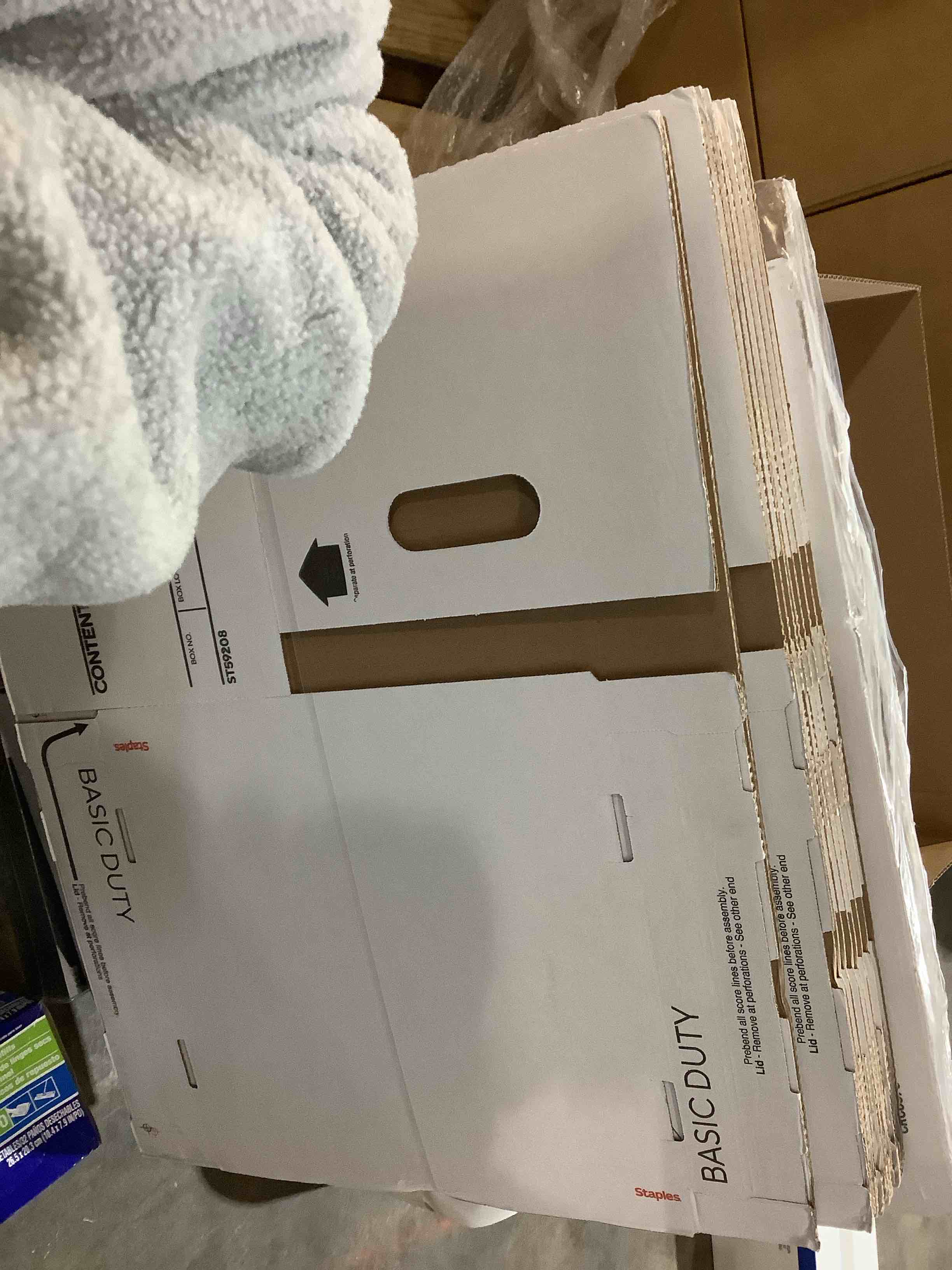 Condition photo showing New/Like New for Staples basic duty boxes ST59208