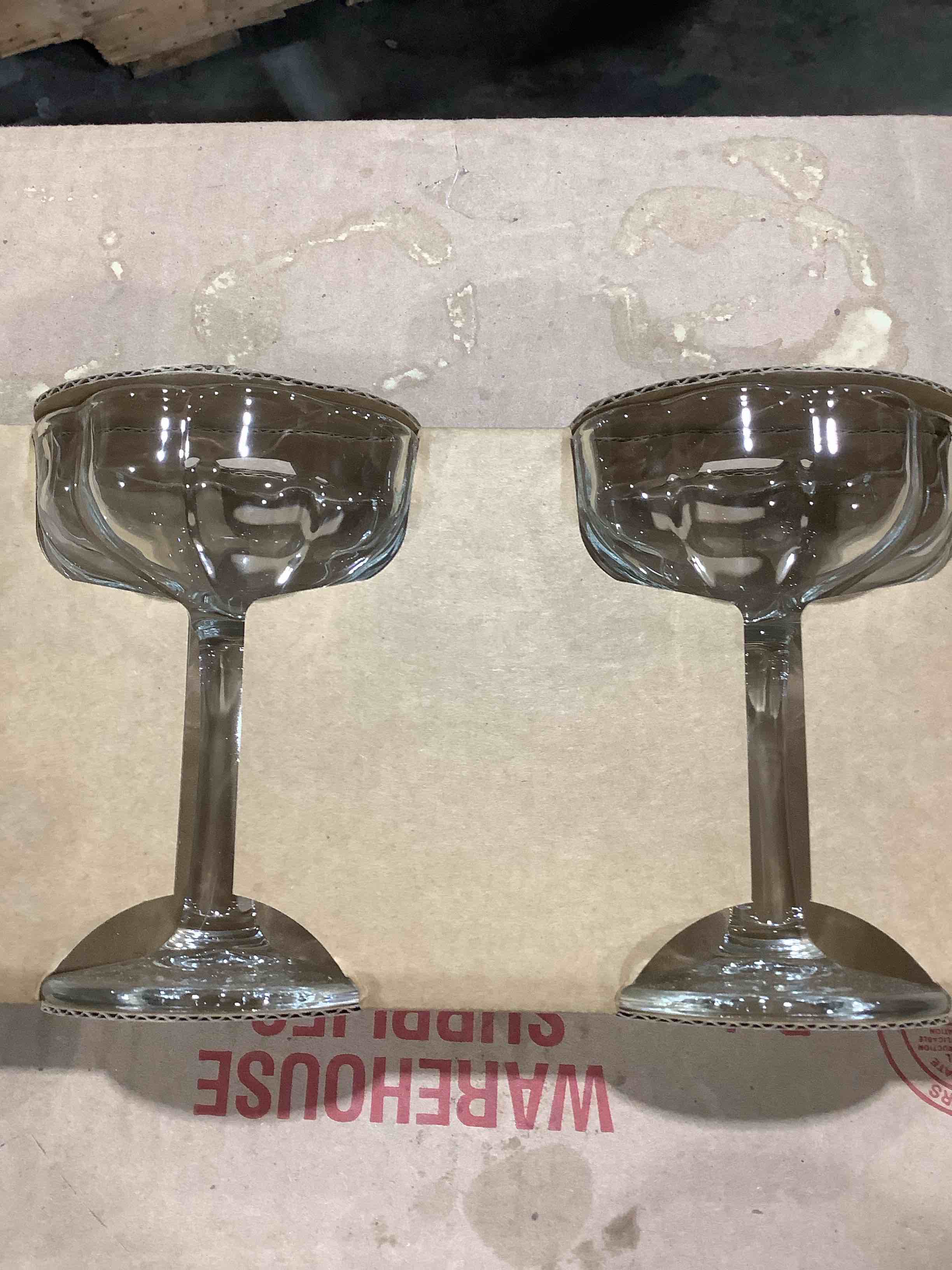 2 count coupe glasses, clear decorative