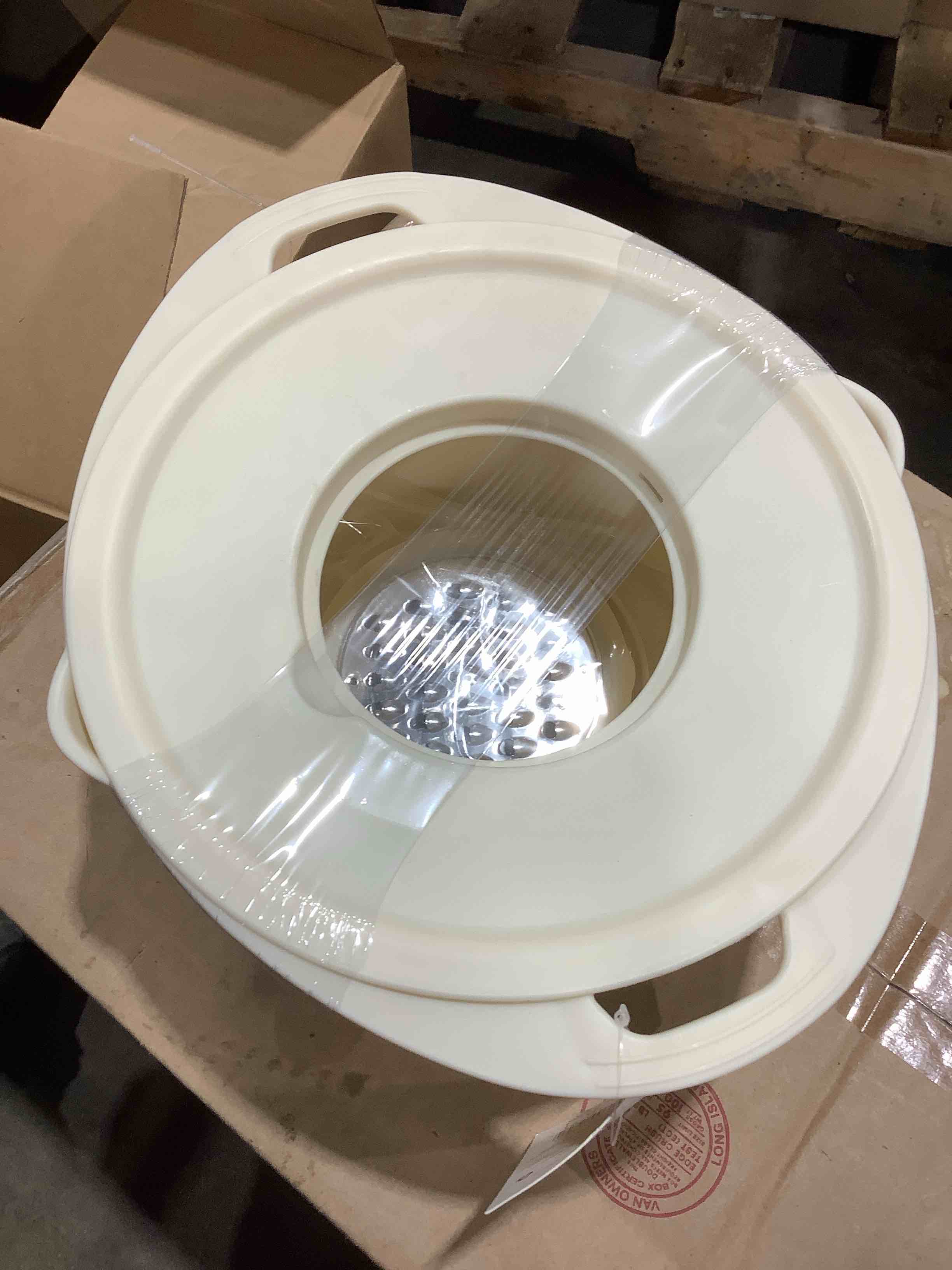 Vivitar food prep mixing bowl with coarse greater and slicing blade attachment