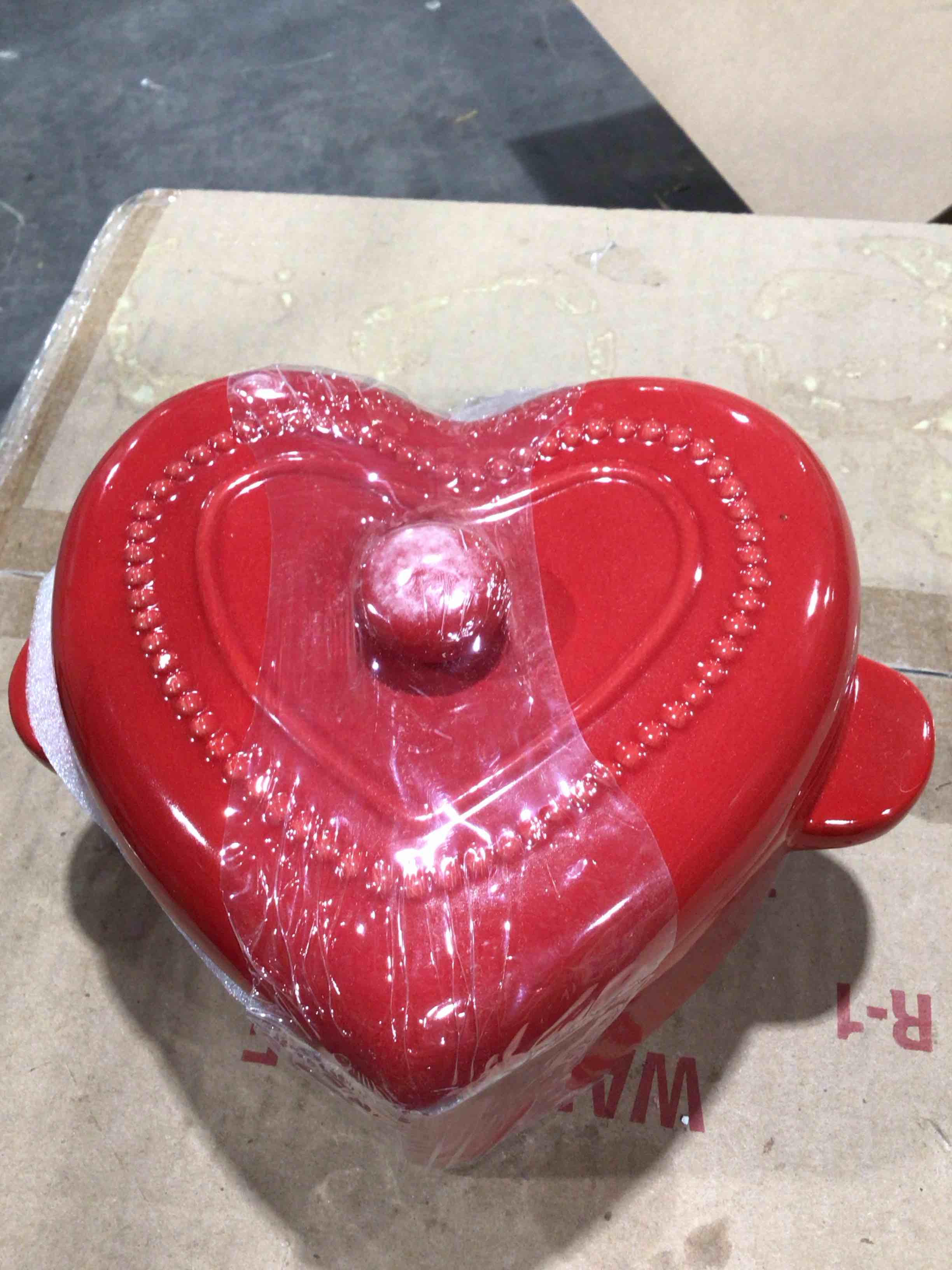 Ceramic heart shaped bowl with lid