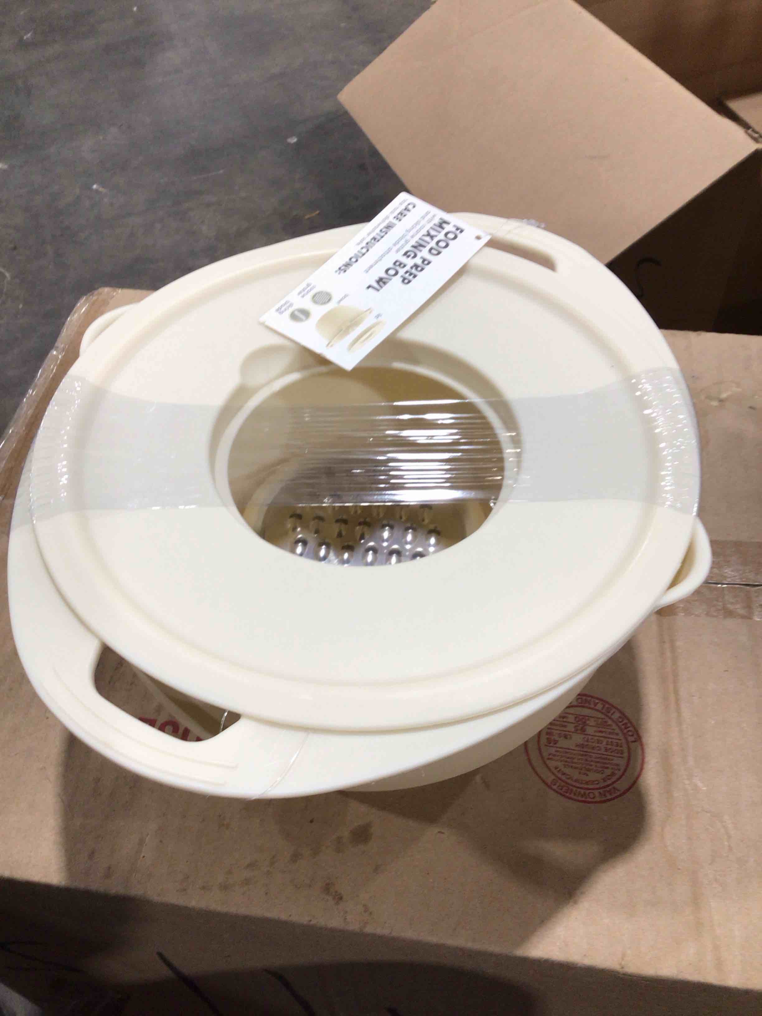 Vivitar Food prep, mixing bowl with horse, grater and slicing blade attachment