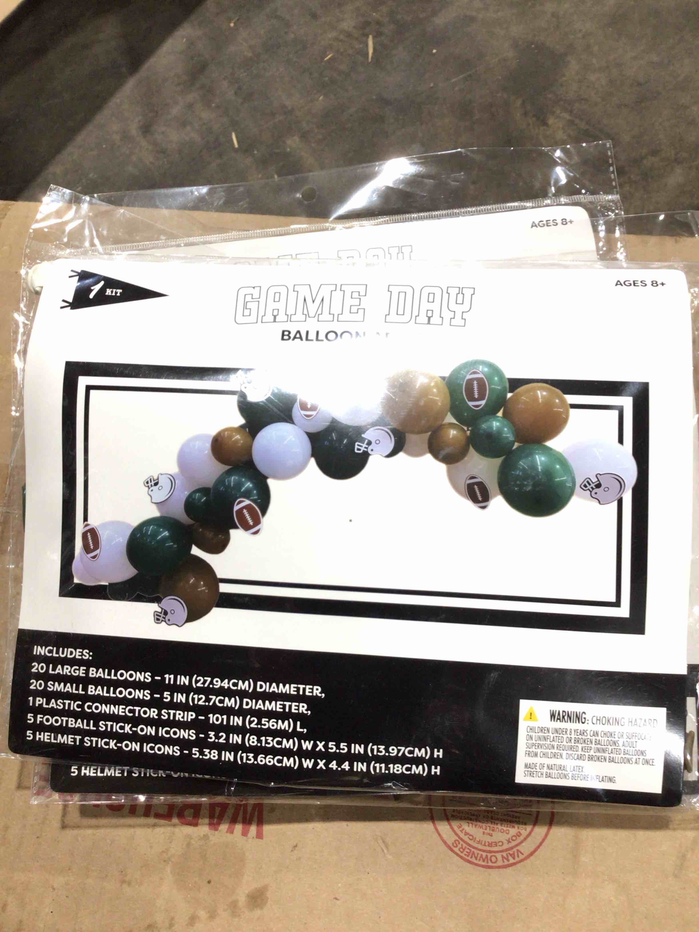 Football game day, balloon arch to decorate your Super Bowl party