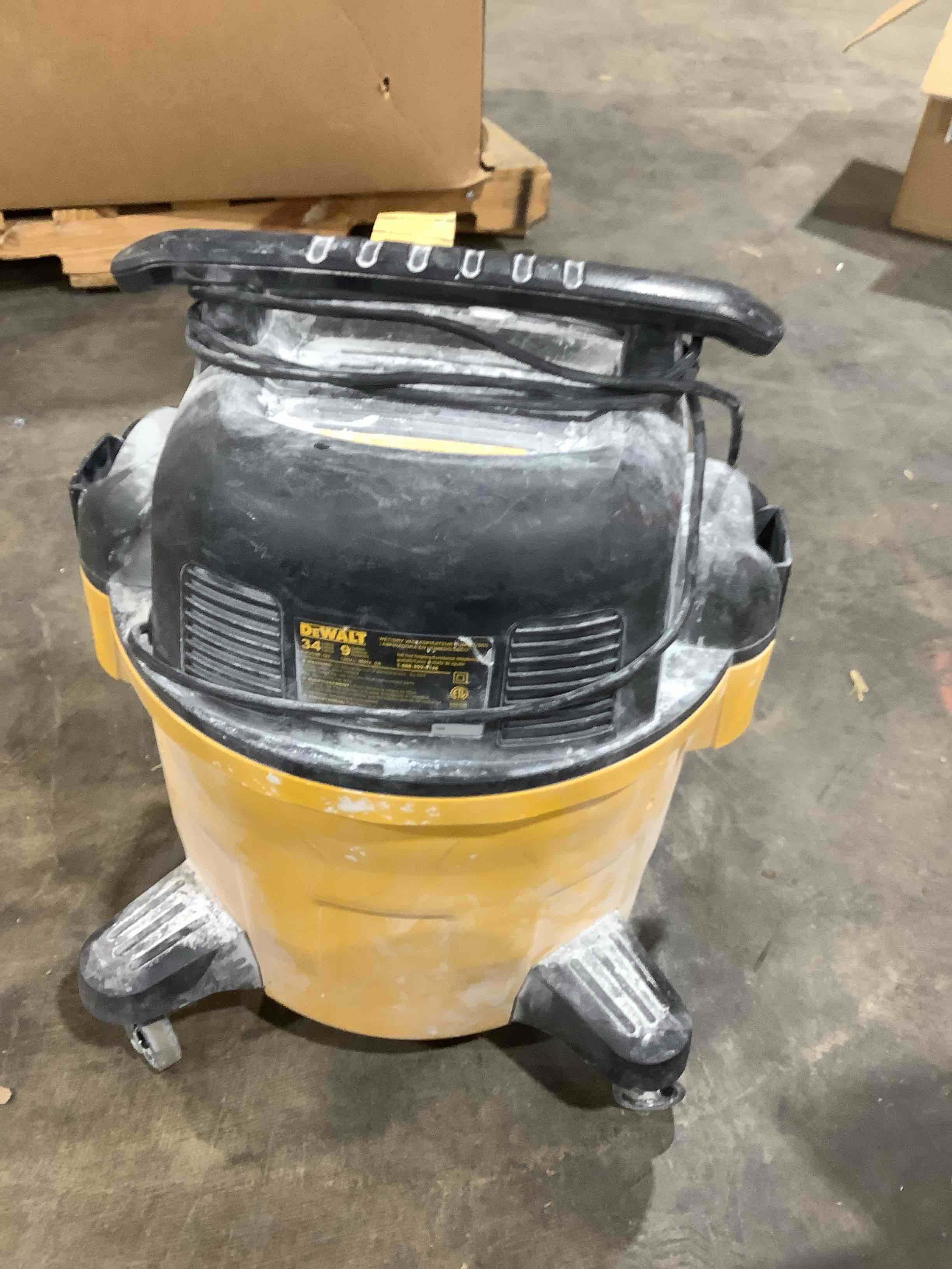 Condition photo showing As Is for Dewalt 34 liter, 9 gallon dxv09p-qt