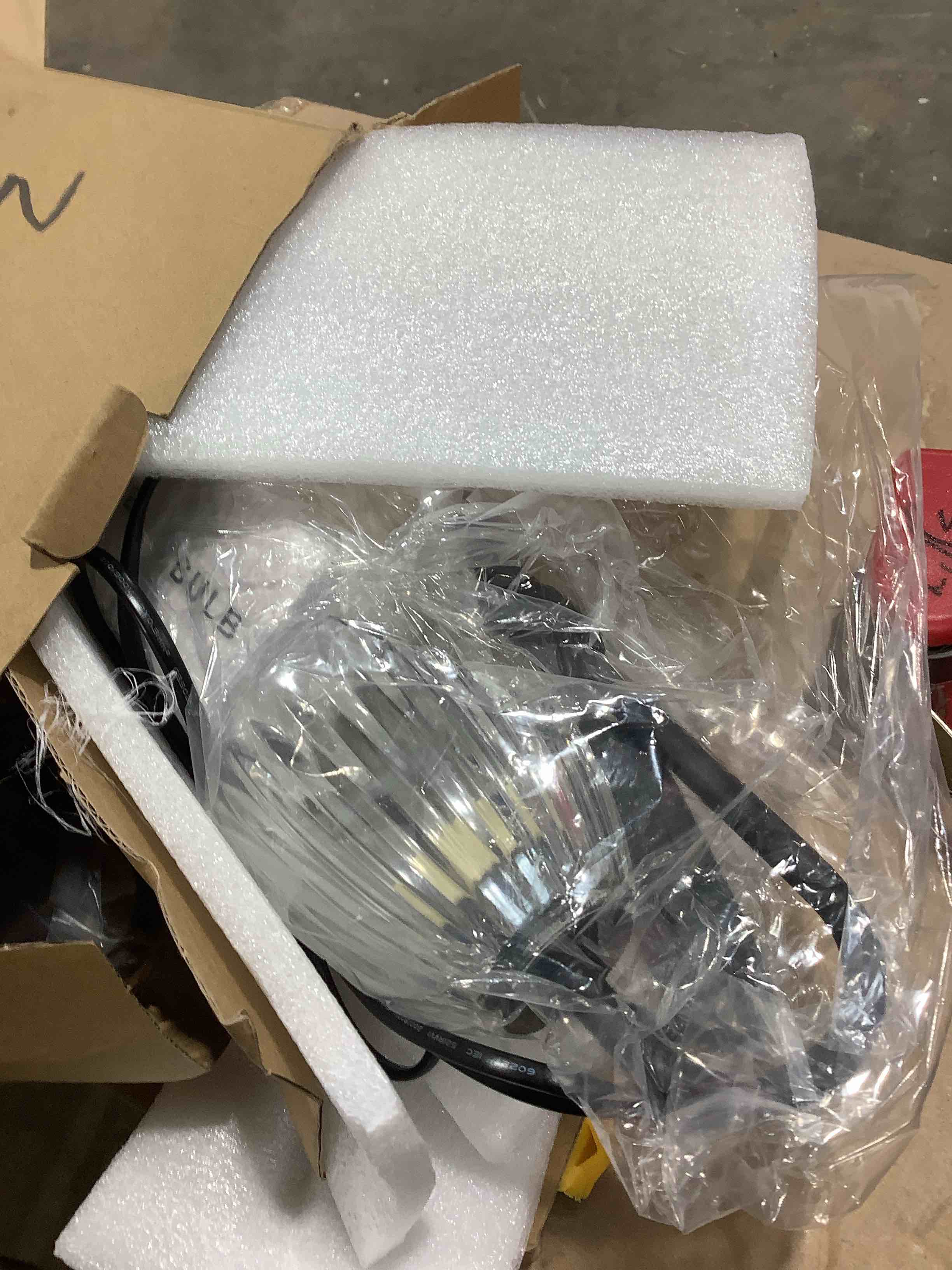 Condition photo showing Good Condition for 2 pack candle lamps