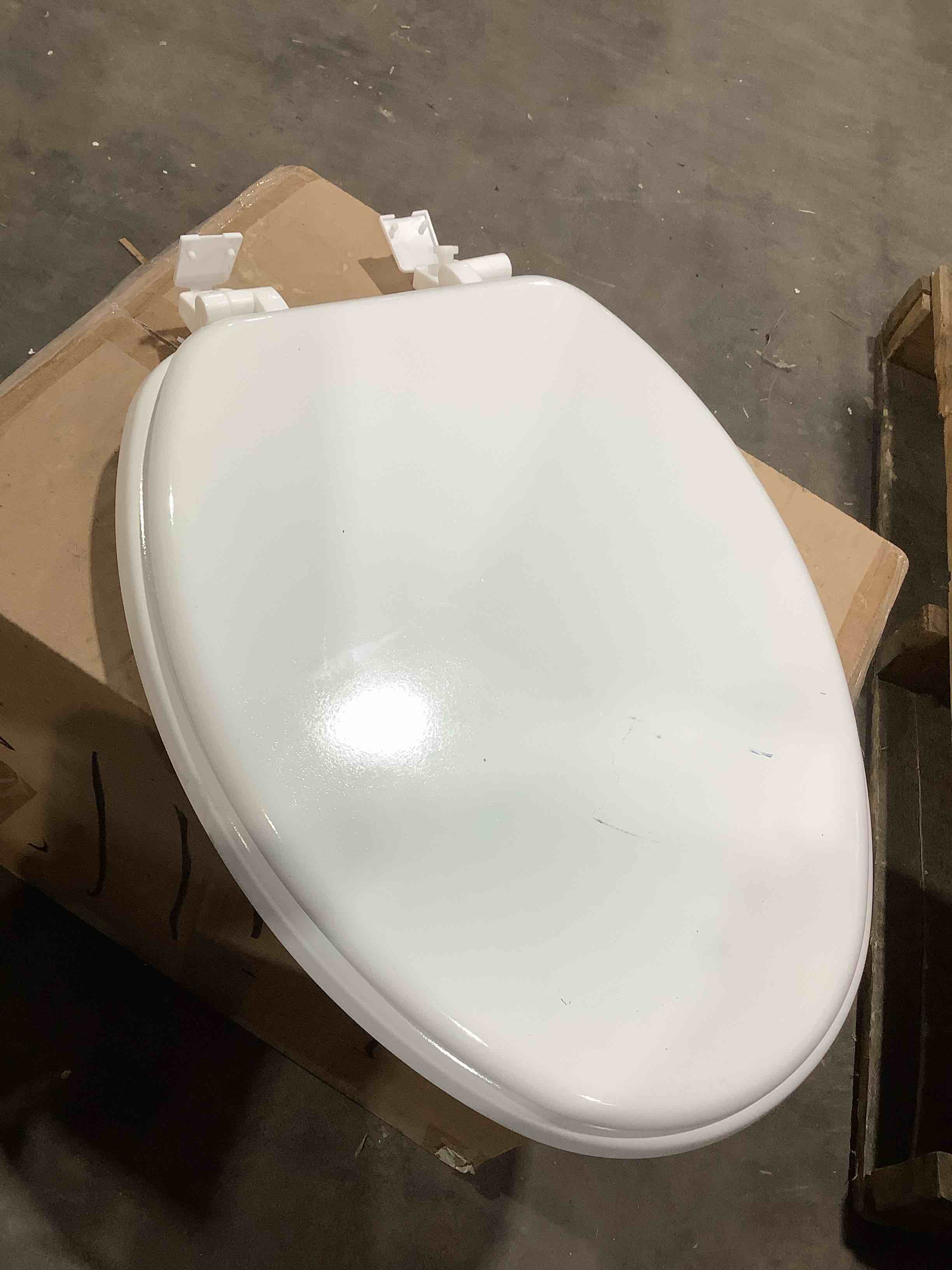 Condition photo showing Good Condition for Oblong toilet seat 
