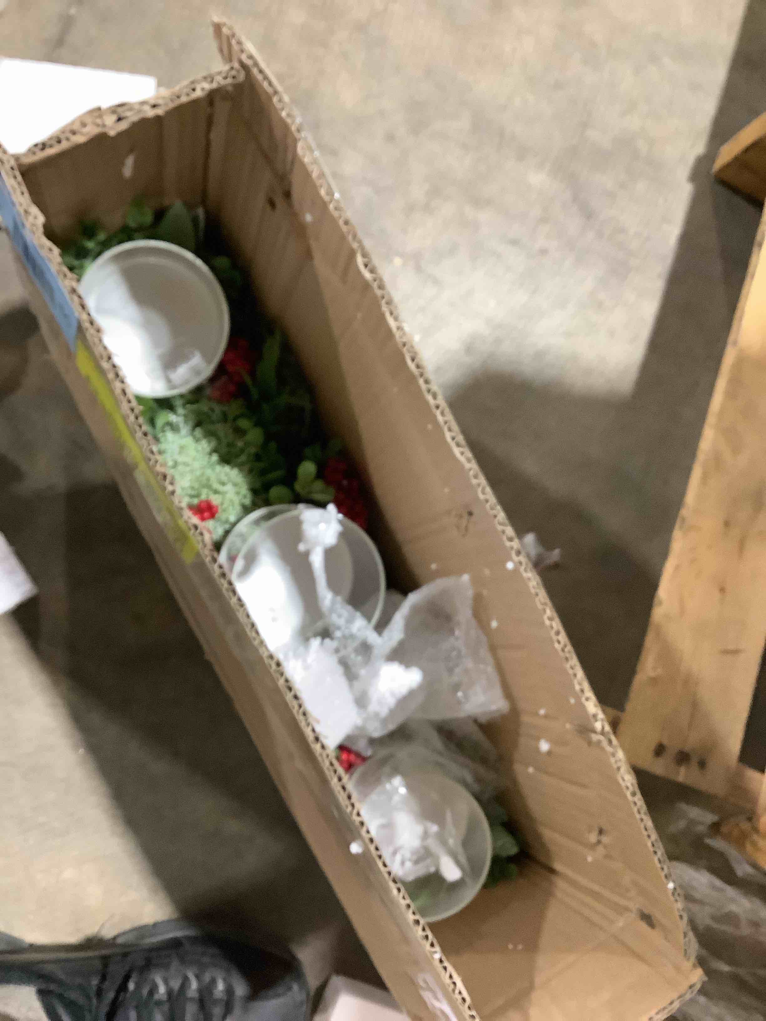 Condition photo showing Good Condition for candelabrum arrangement, three candles 