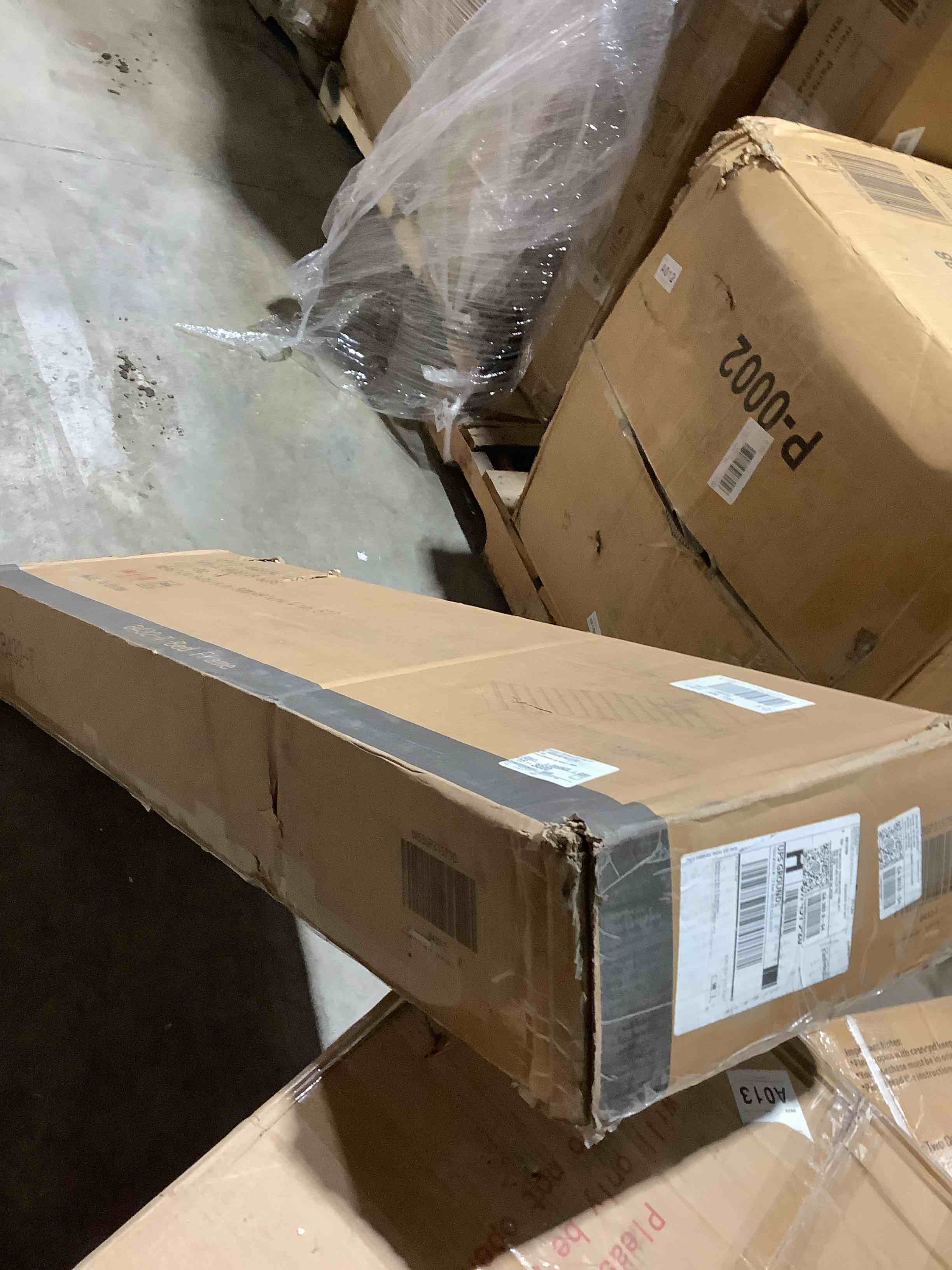 Condition photo showing New/Like New for Twim bed frame b433-t