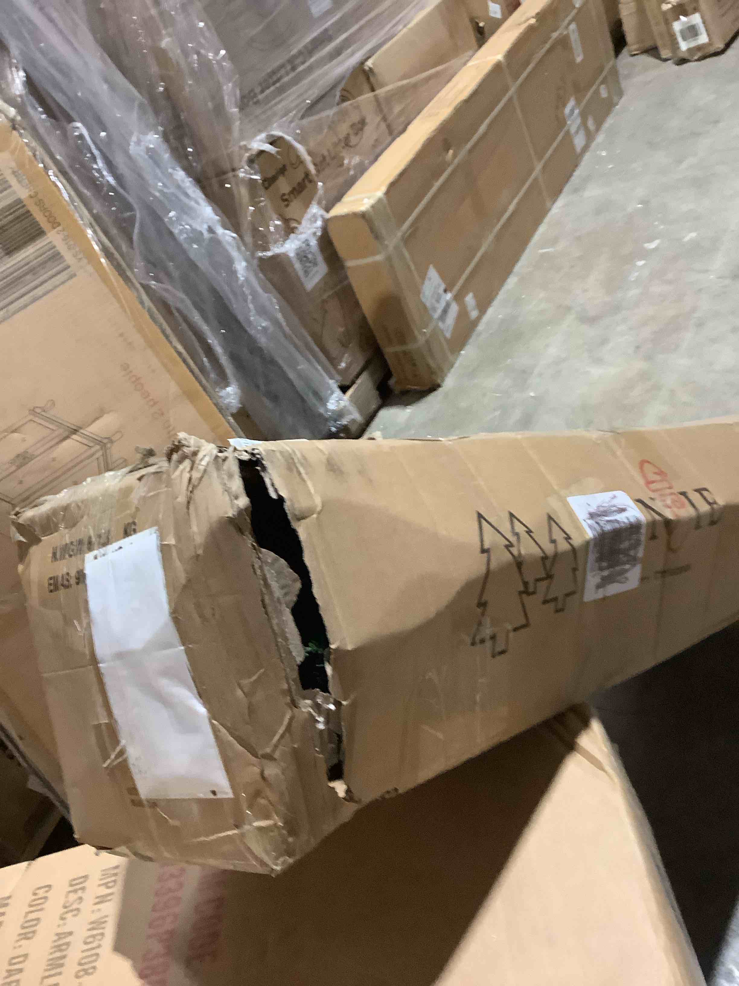 Condition photo showing New/Like New for 6 foot aspen for christmas tree