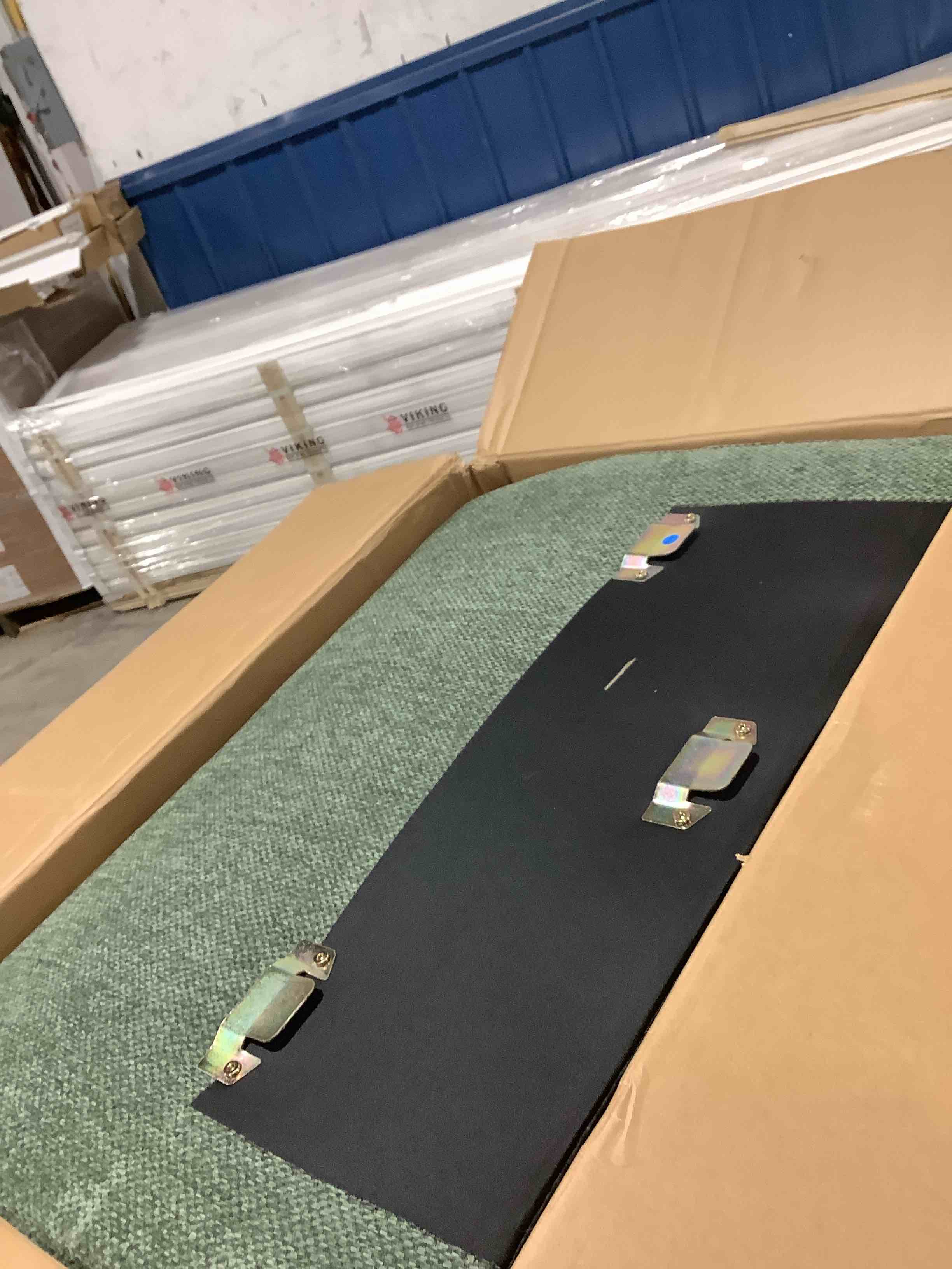 Condition photo showing Good Condition for Sofa sectional LG – 7752 – GREEN, box 3 of three, incomplete