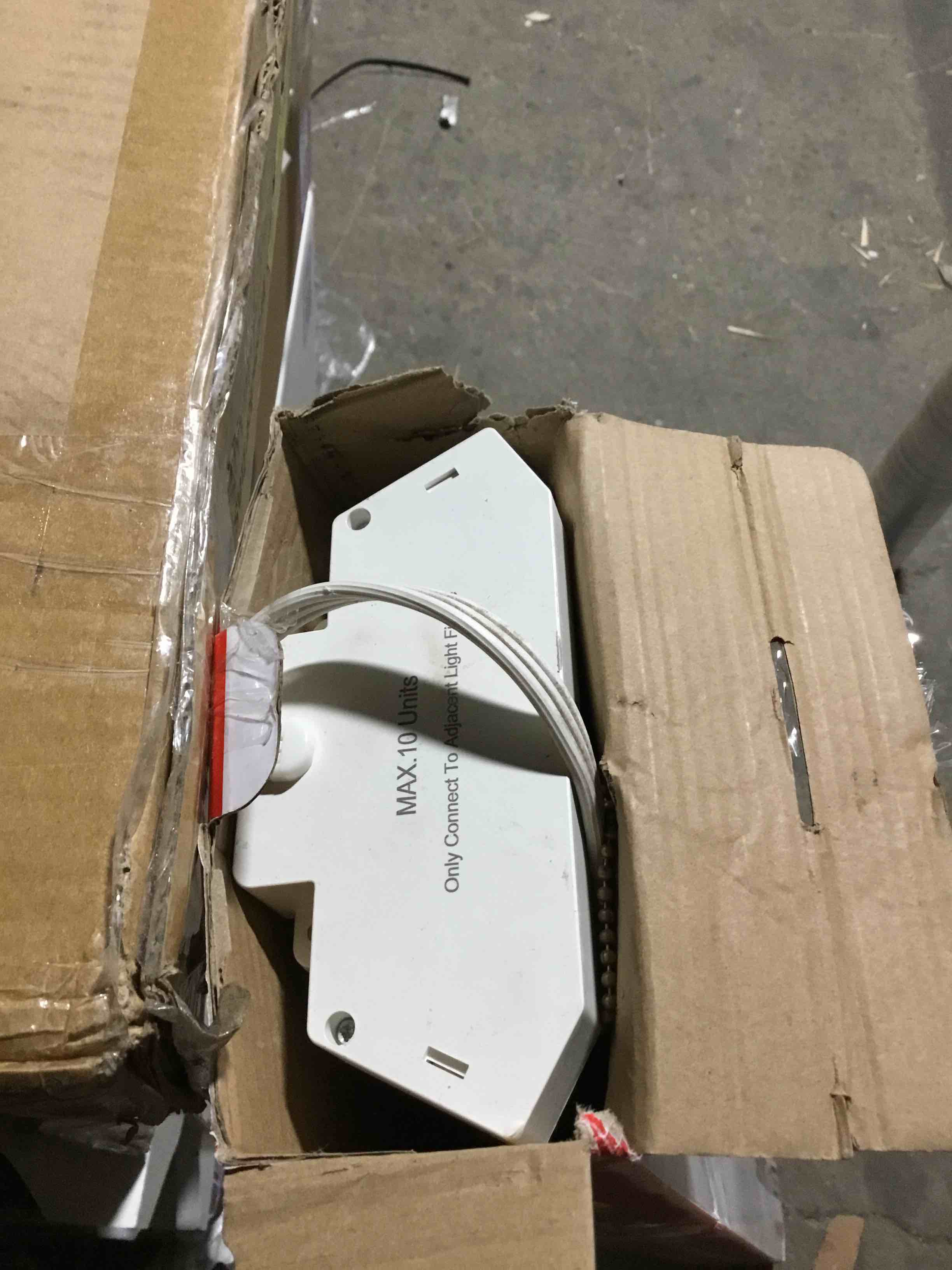 Condition photo showing Good Condition for Honeywell LED 4' Linkable 5000 Lumen Shop Light