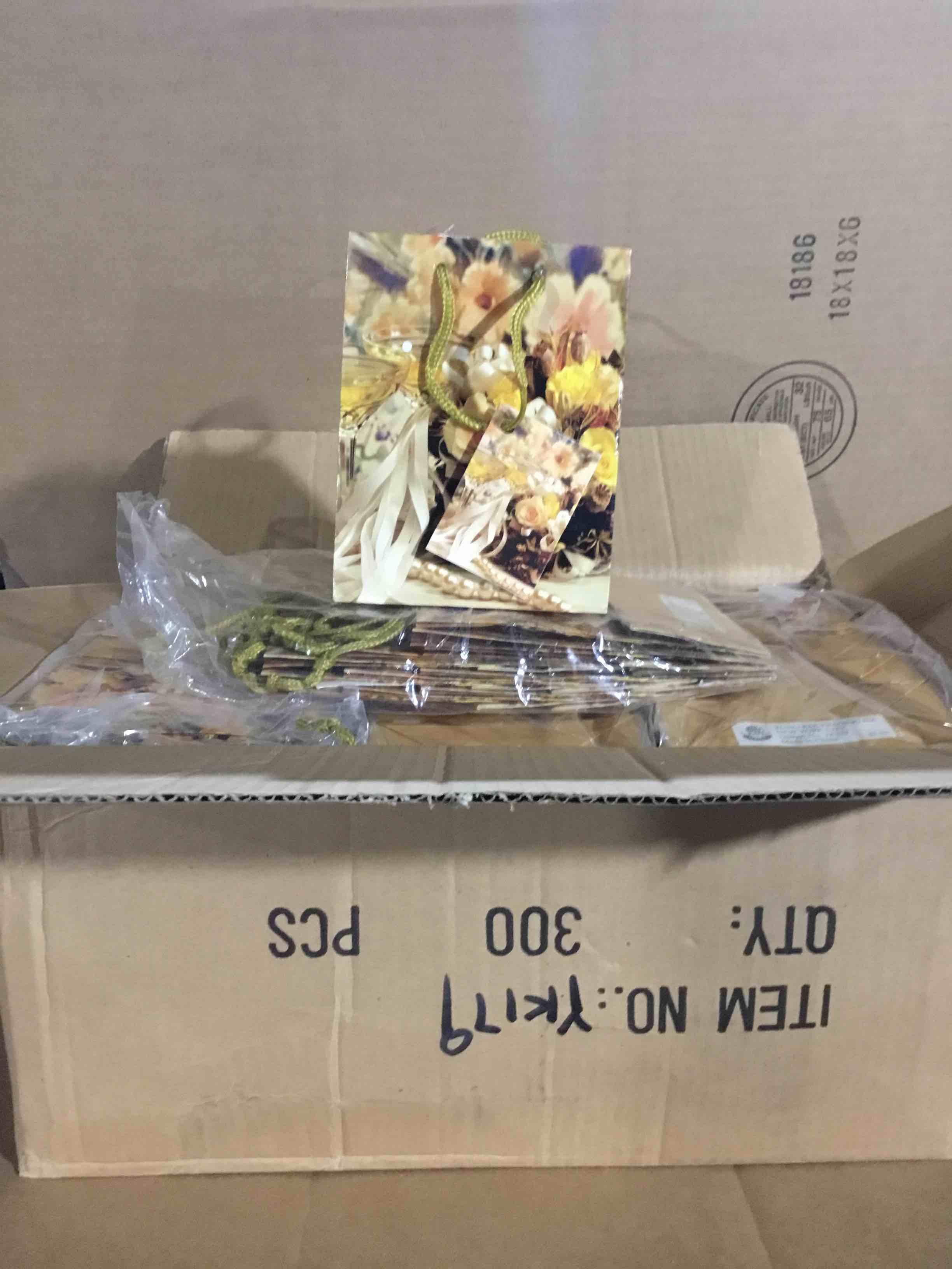 Box of 300 Small Flower Gift Bags
