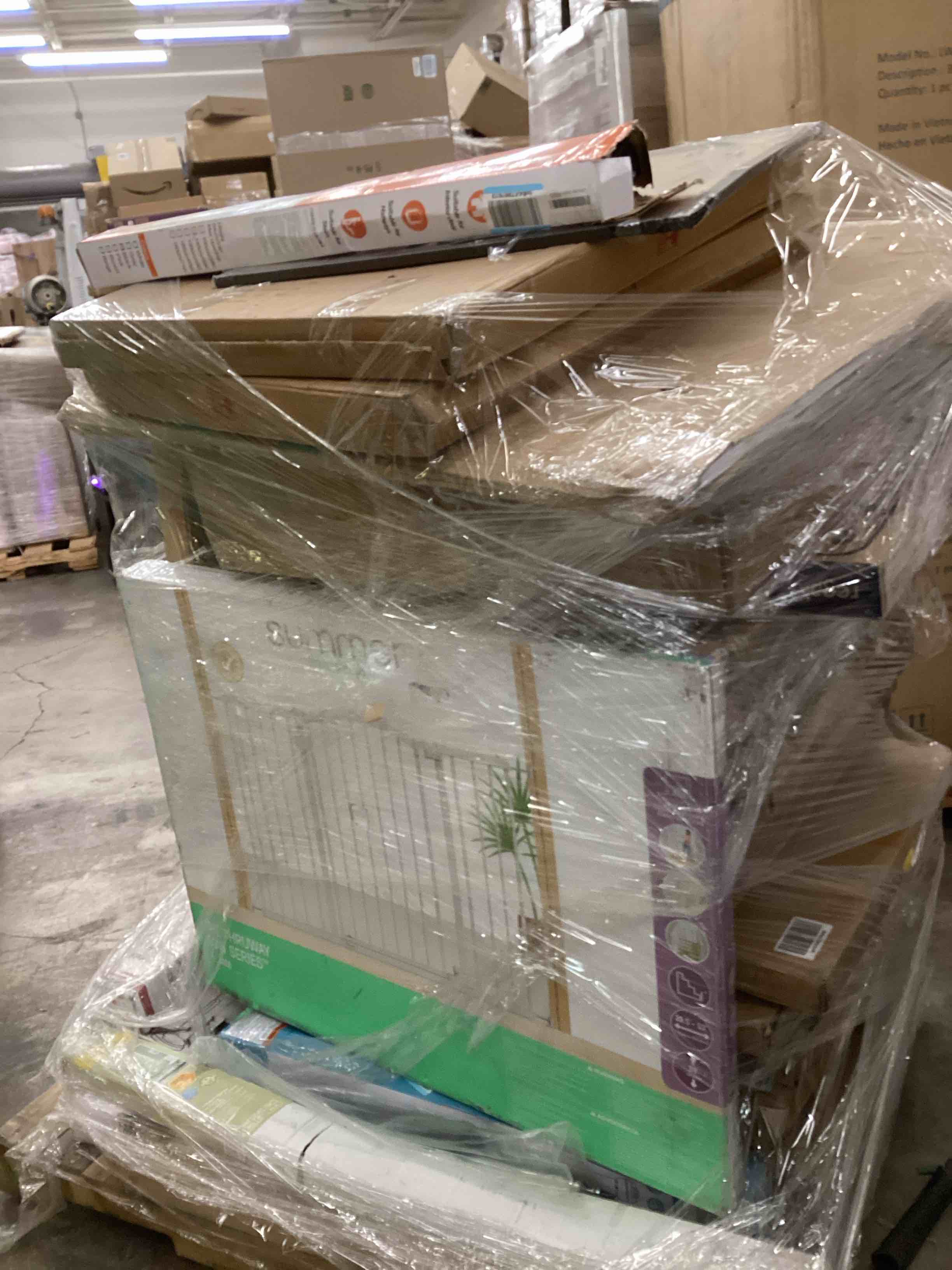 Pallet lot assorted of 25 baby gates, assorted sizes and length