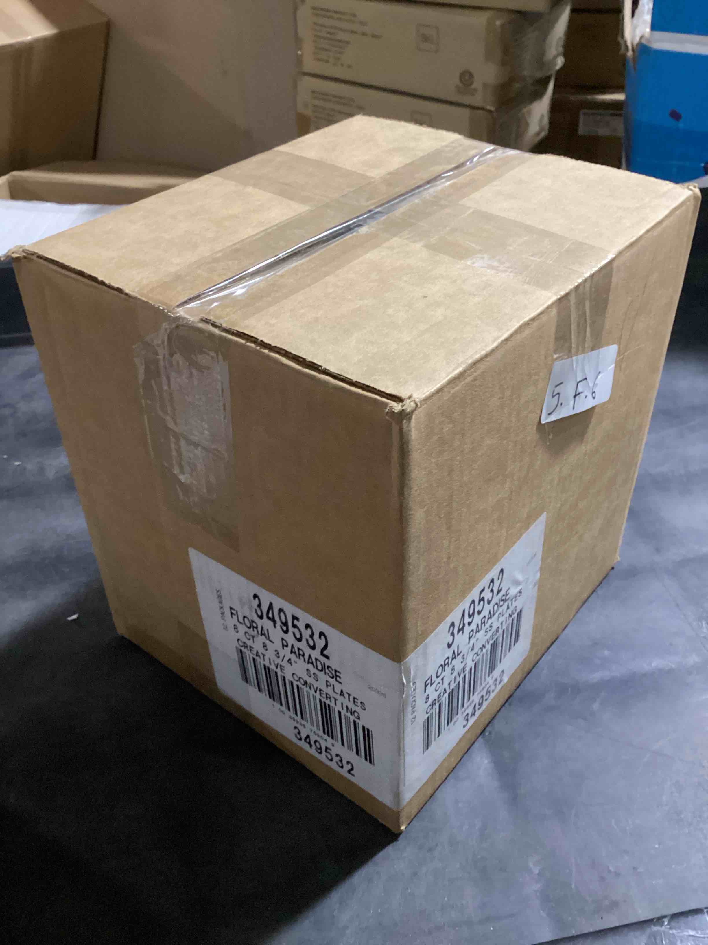Condition photo showing Brand New for case of 12 (8ct) floral paradise disposable dinner plates 