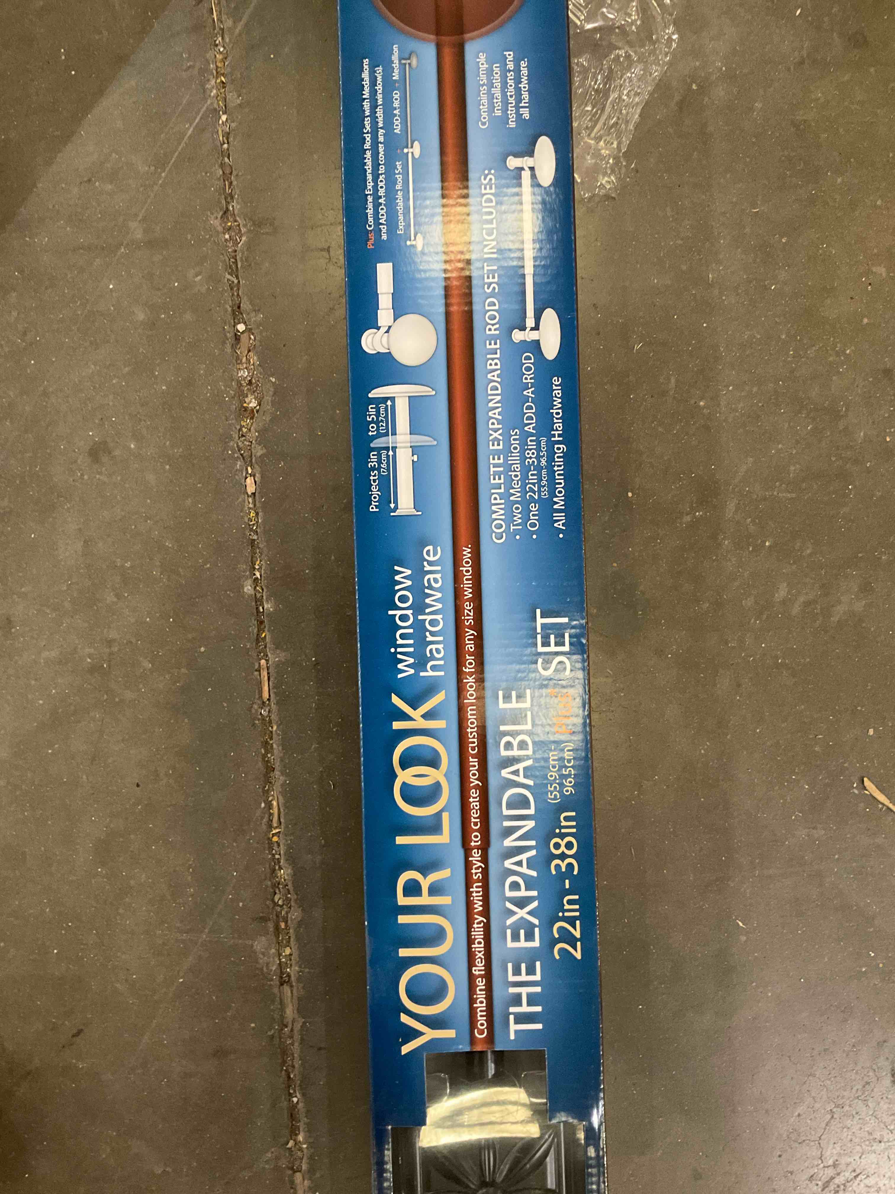 Condition photo showing Good Condition for expandable 22-38 in window rod