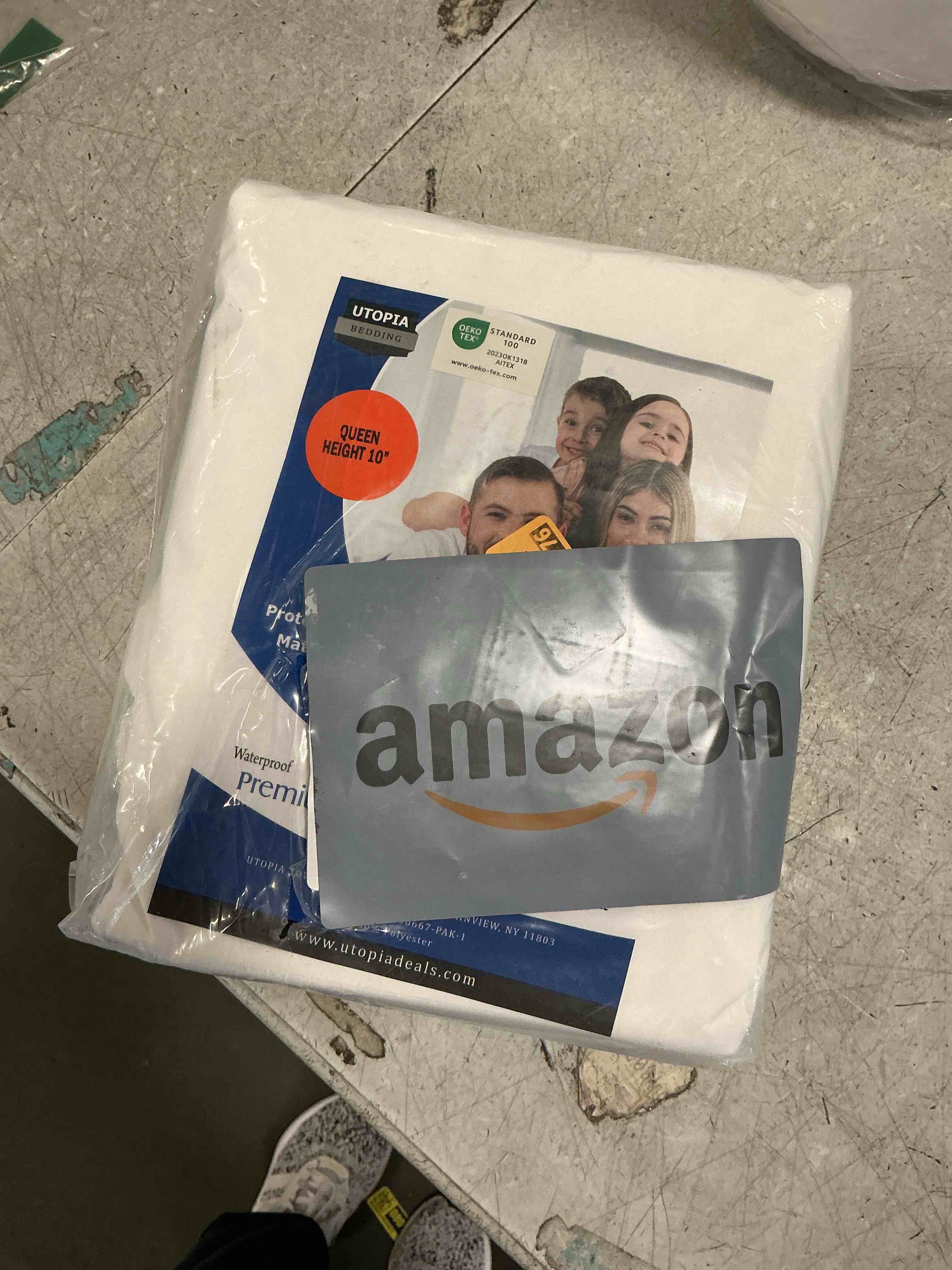 Condition photo showing Good Condition for Utopia Bedding Premium Waterproof Bed Bug Mattress Cover, Queen Zippered Mattress Protector, 10 Inches Deep, Dust Mite Proof 6-Sided Mattress Encasement for Bed