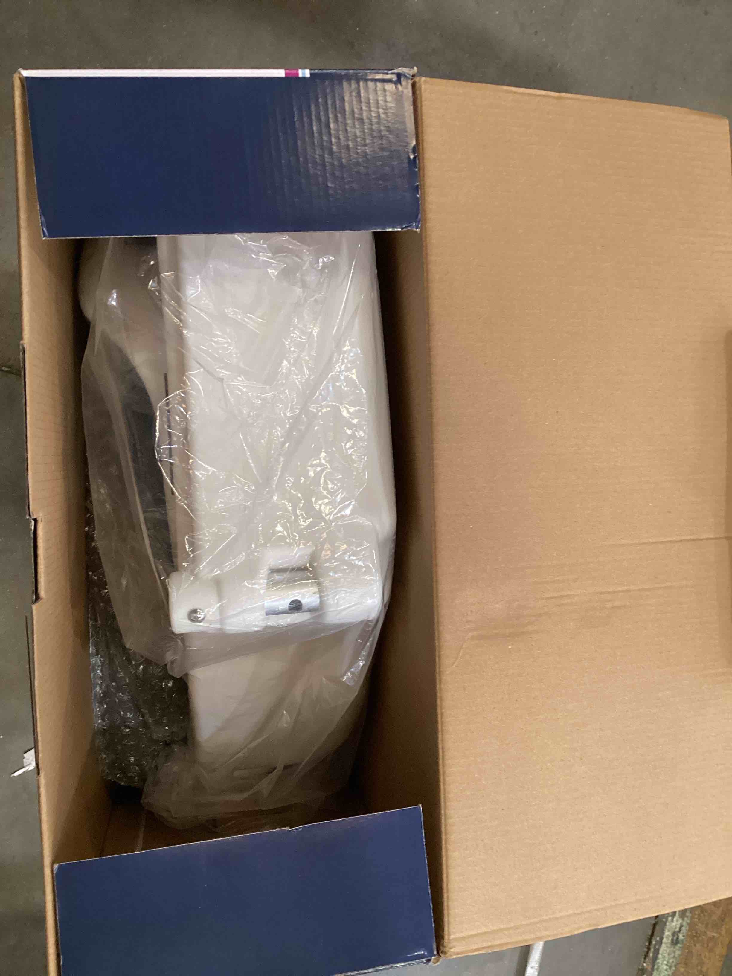 https://s3.amazonaws.com/lotting-images-prod/bidfta/PPE4441498_1779121970852.jpeg