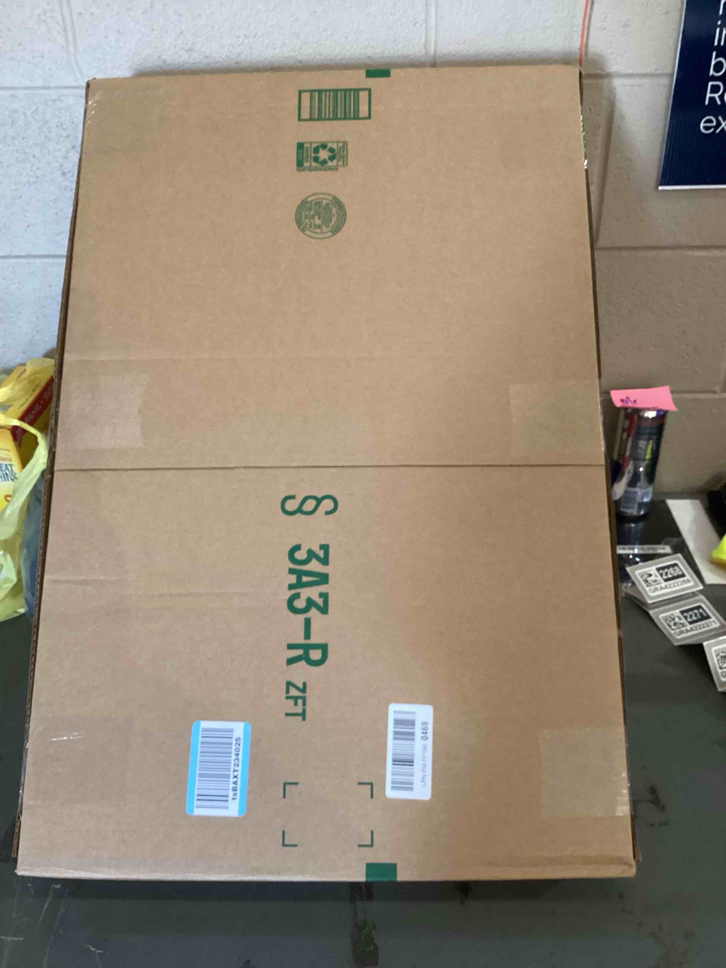 Condition photo showing As Is for Honoson 2 Pcs Thermal Insulated Shipping Boxes for Frozen Food with Ice Pack and Aluminum Foil Liner for Shipping Big Cold Pack Cooler Mailing Boxes for Moving Hot Frozen Food (12'' X 10'' X 7'') 2 12'' x 10'' x 7''